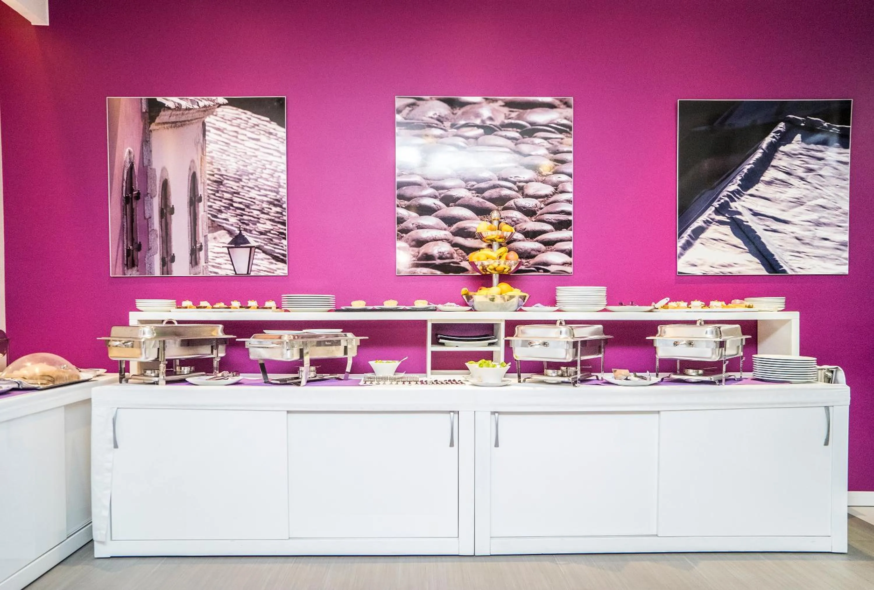 Restaurant/places to eat in Hotel Eden