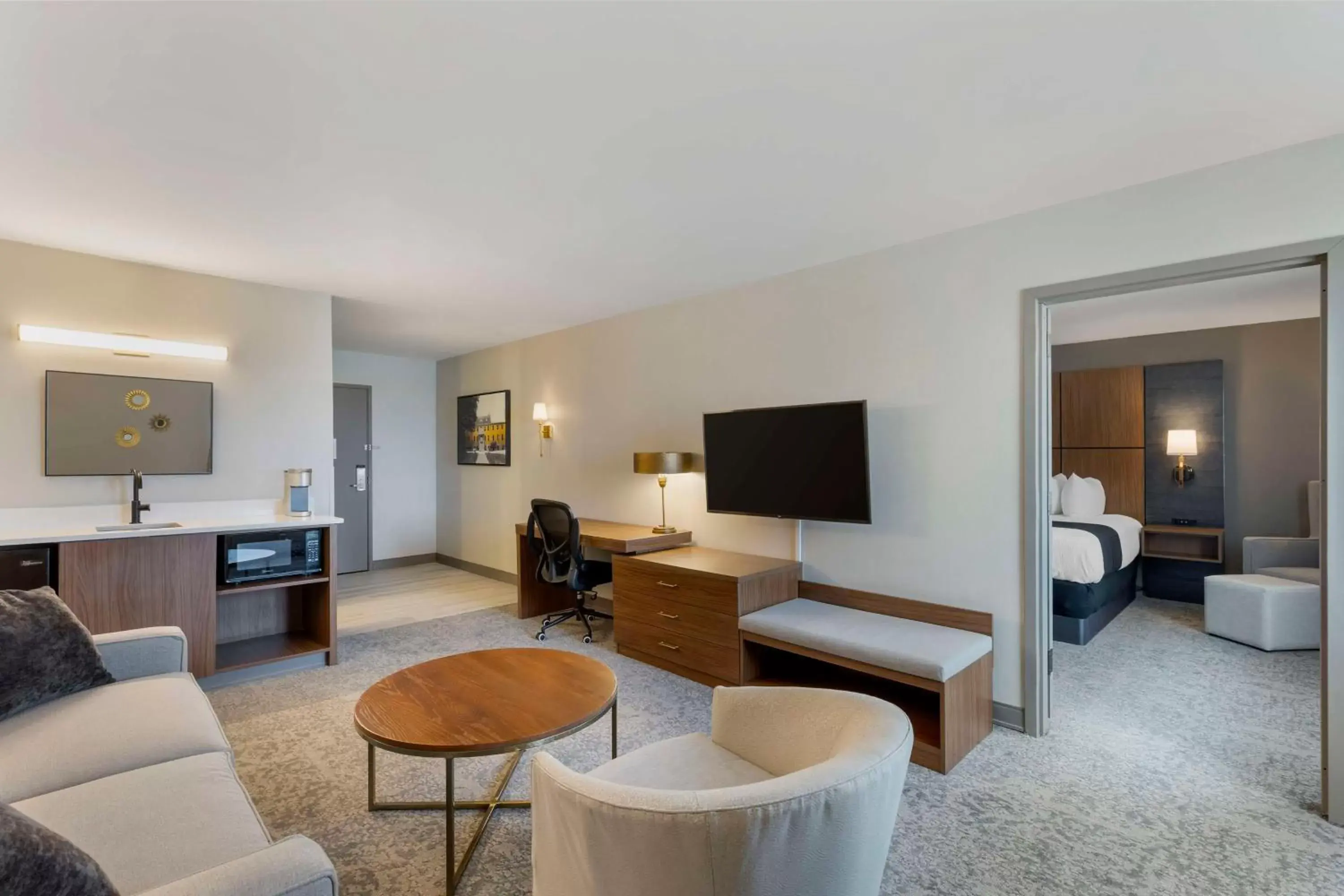 Bedroom, Seating Area in Best Western Plus The Charles Hotel