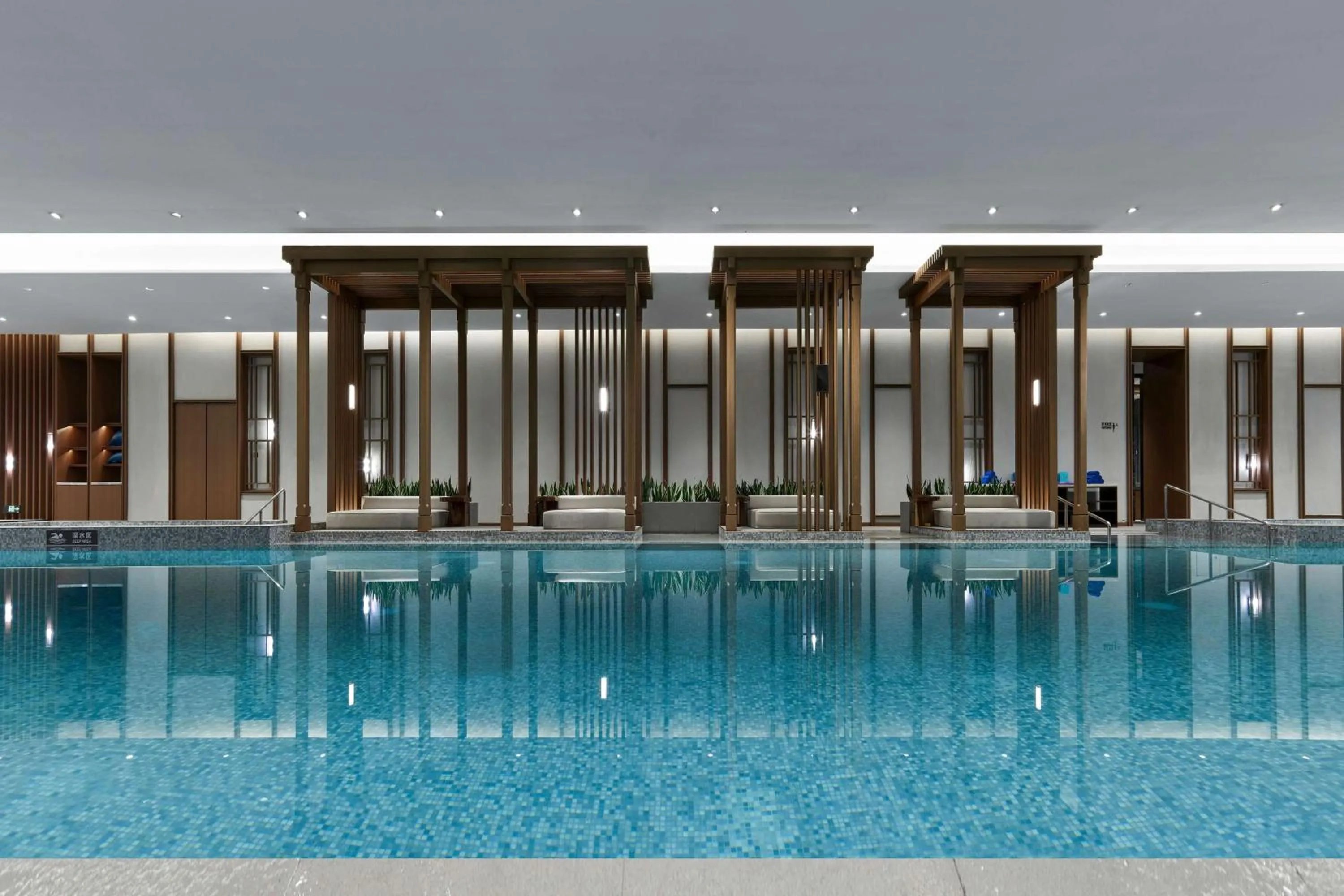 Pool view in Hilton Suzhou Yinshan Lake