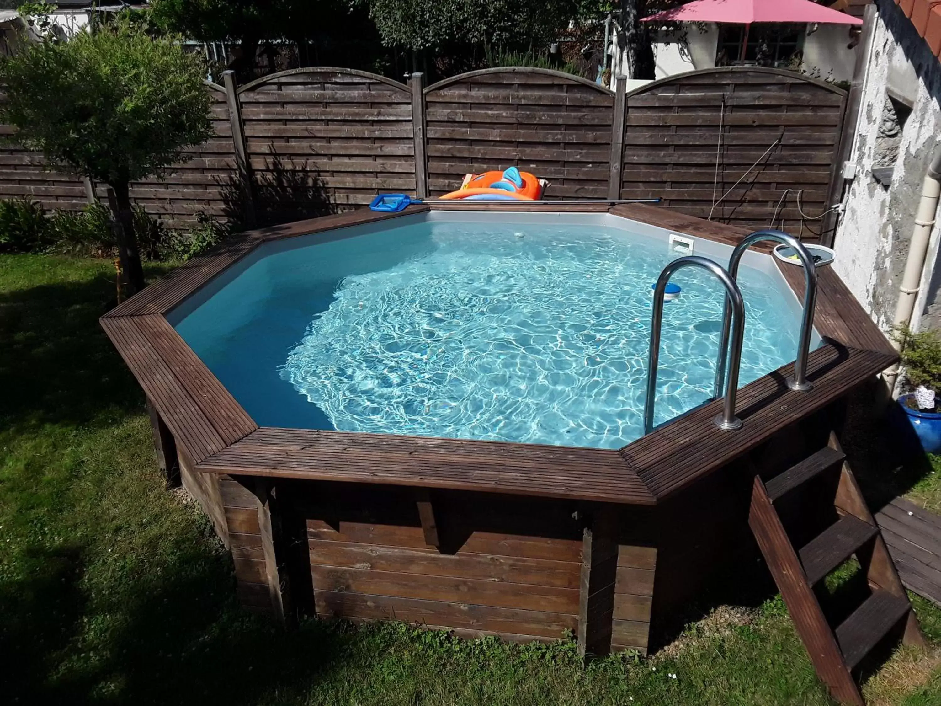 Swimming Pool in La Maison de Sylvie, chambres d'hôtes à Tarbes