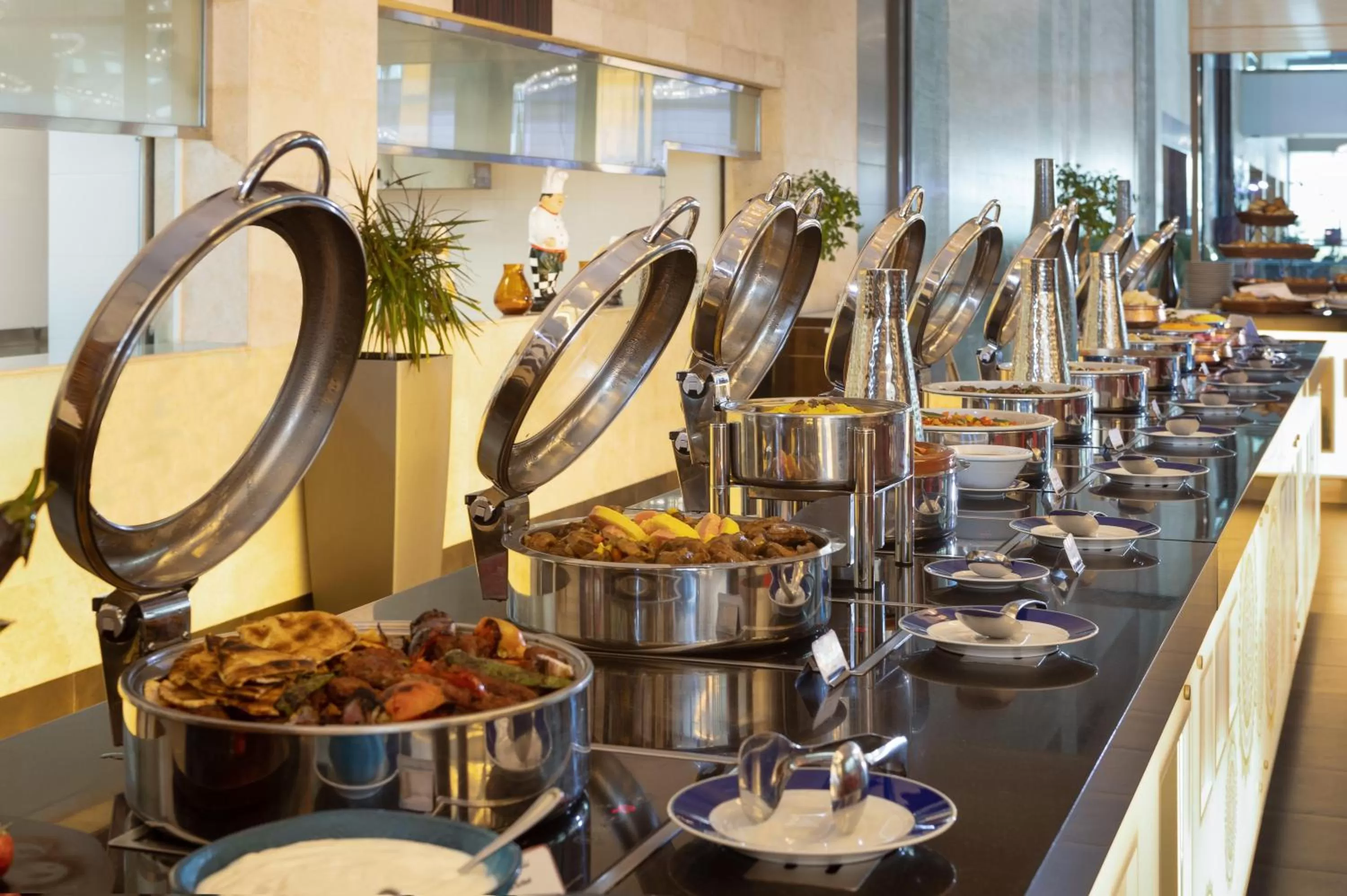 Restaurant/places to eat in Crowne Plaza Riyadh - RDC Hotel & Convention by IHG