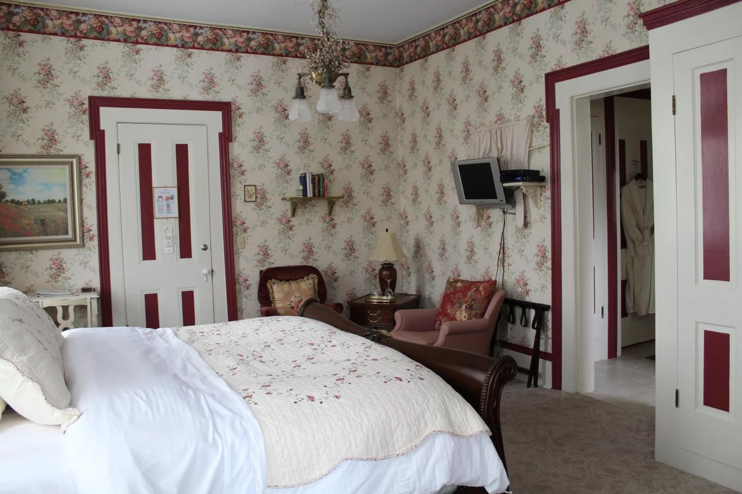 Seating area, Bed in The Gridley Inn B&B