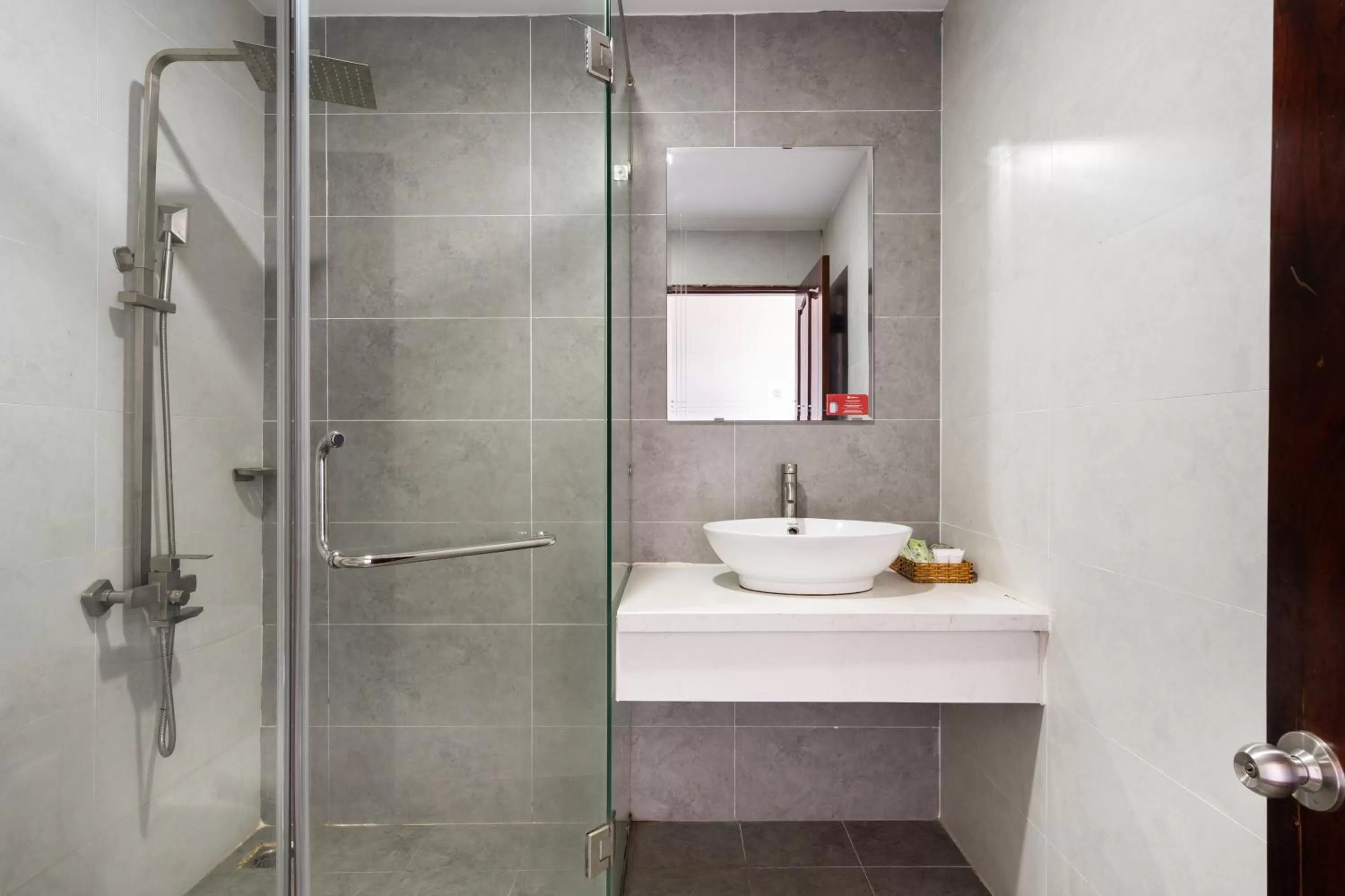 Bathroom in Central Hotel by Joi Hospitality