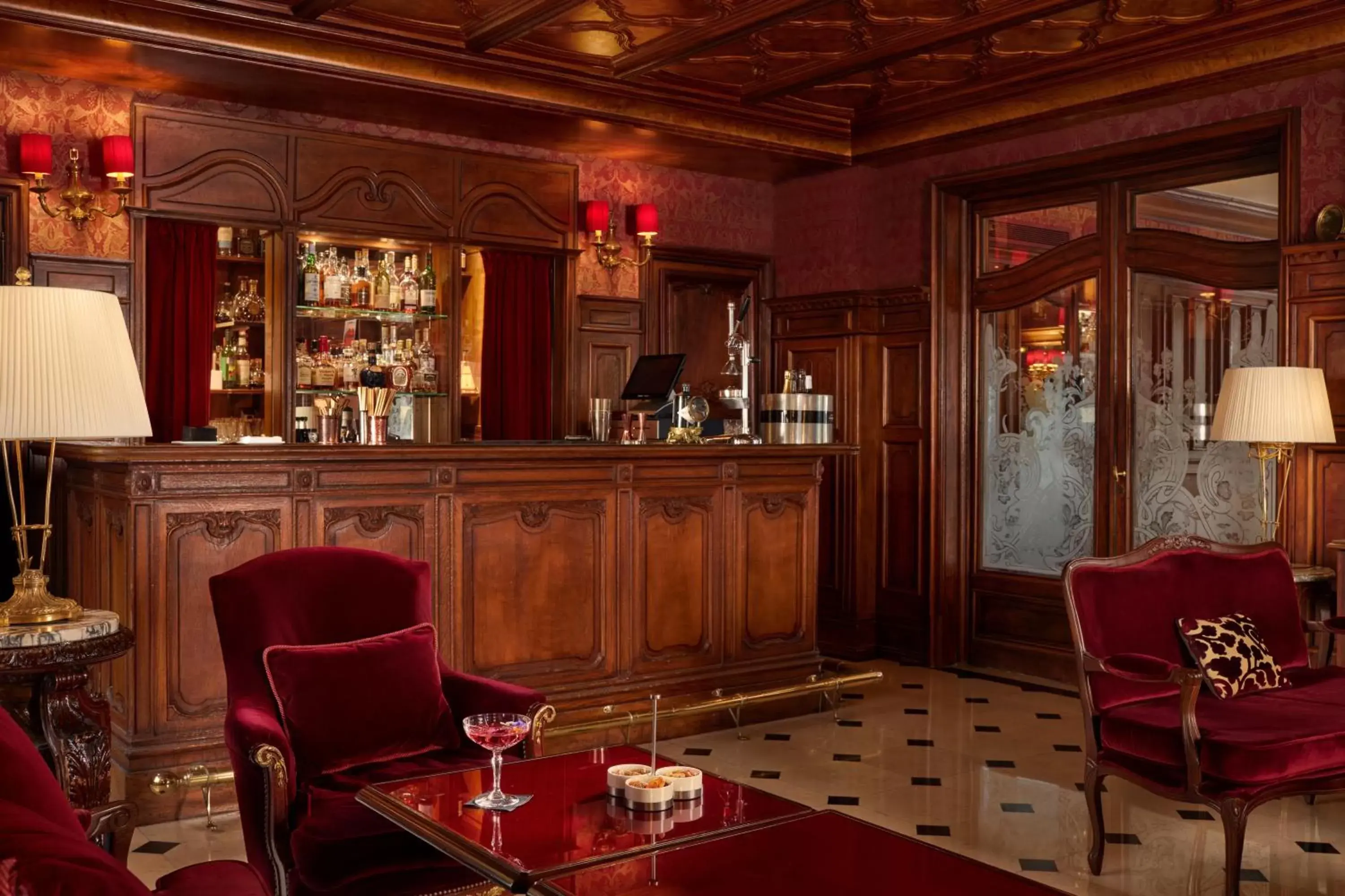 Lounge or bar, Lobby/Reception in Hôtel Regina Louvre