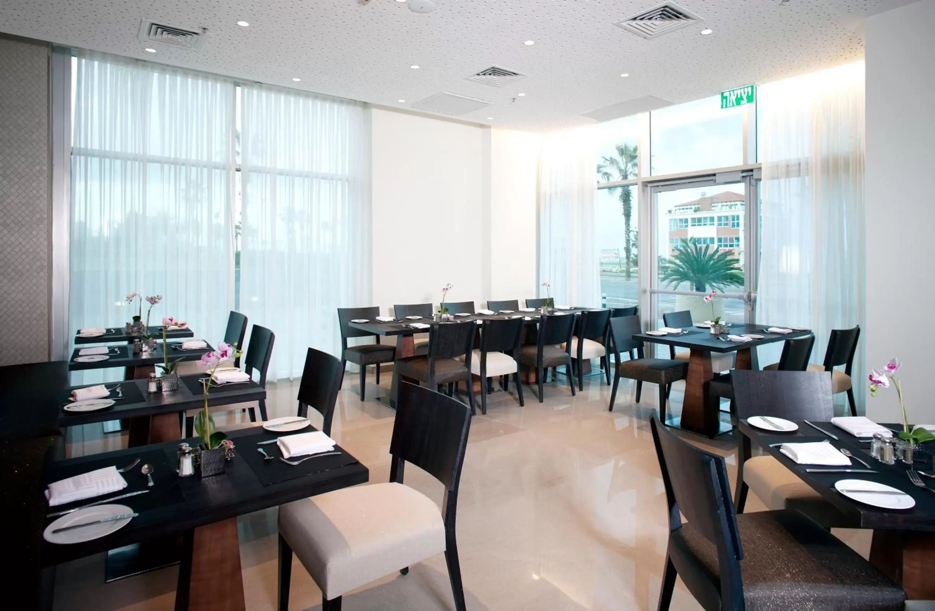 Restaurant/Places to Eat in West All Suites Hotel Ashdod