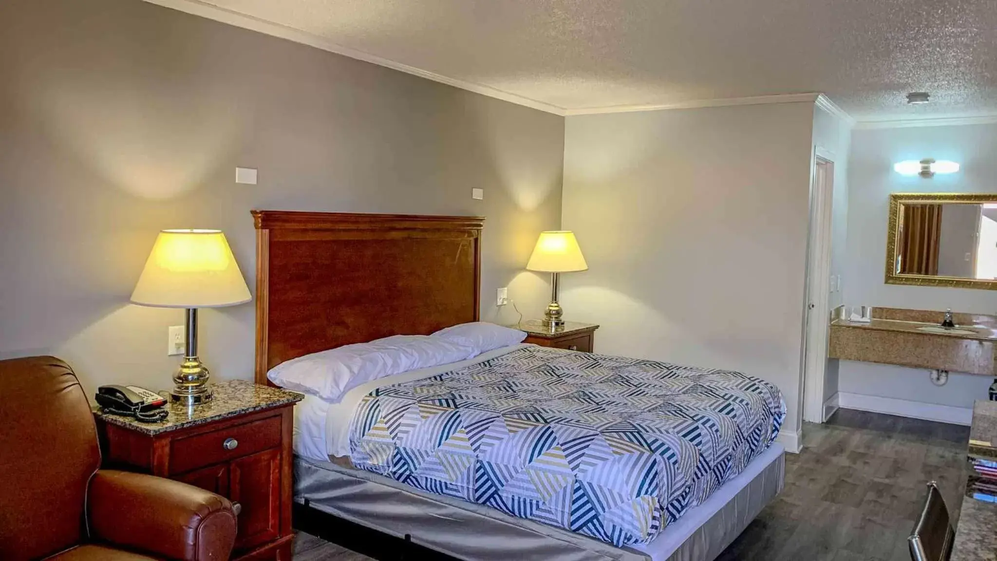 Bedroom, Bed in Motel 6 Newport News, VA – Fort Eustis