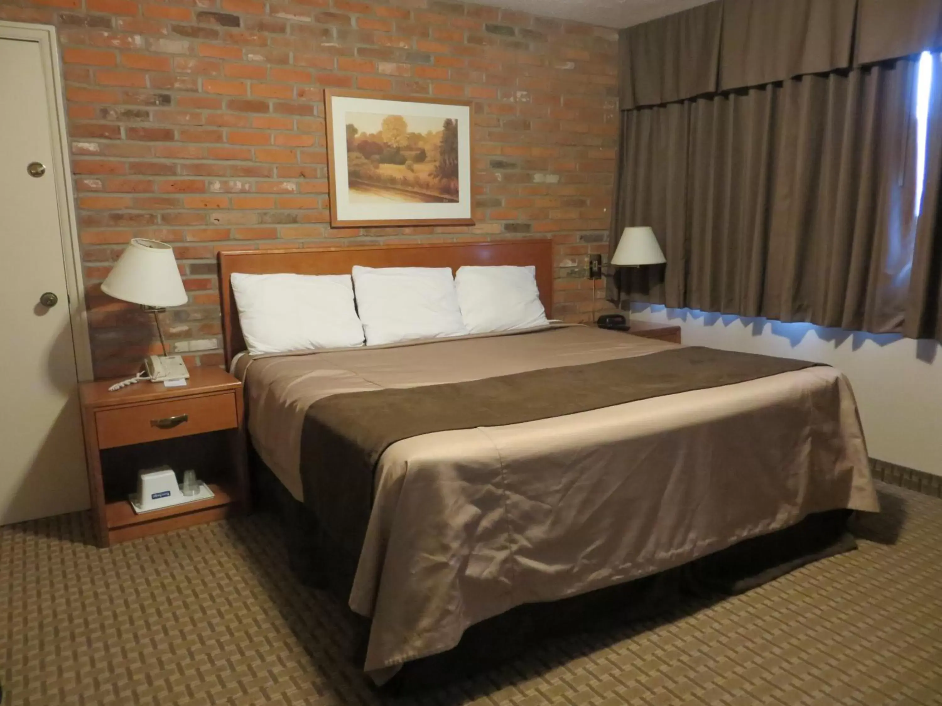 Bed in Travelodge by Wyndham Thunder Bay ON