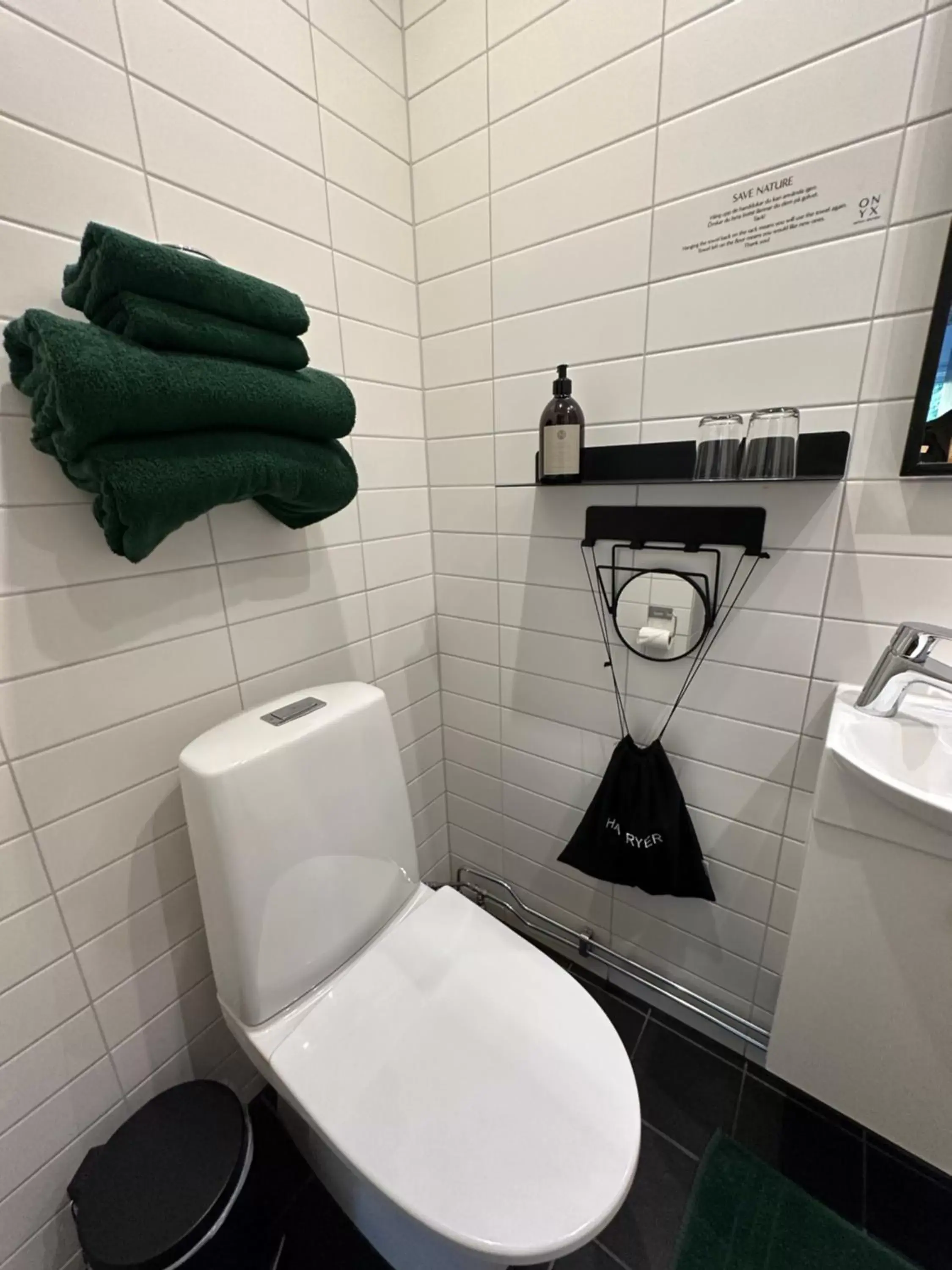 Toilet, Bathroom in Hotell Onyxen