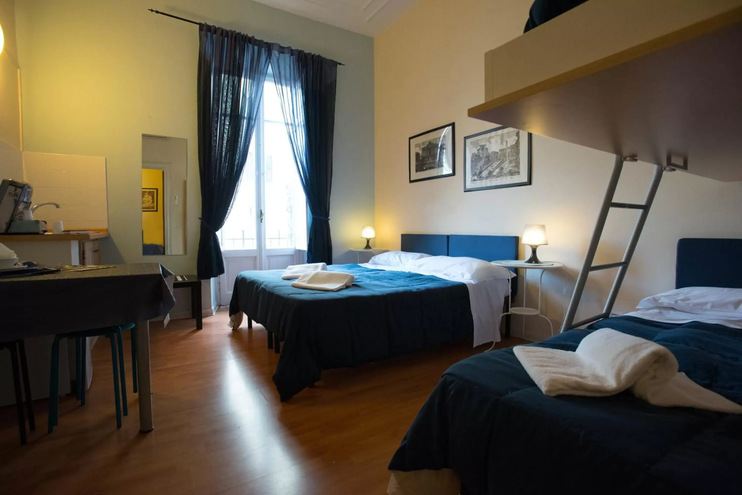 Photo of the whole room, Bed in Quo Vadis Roma 2