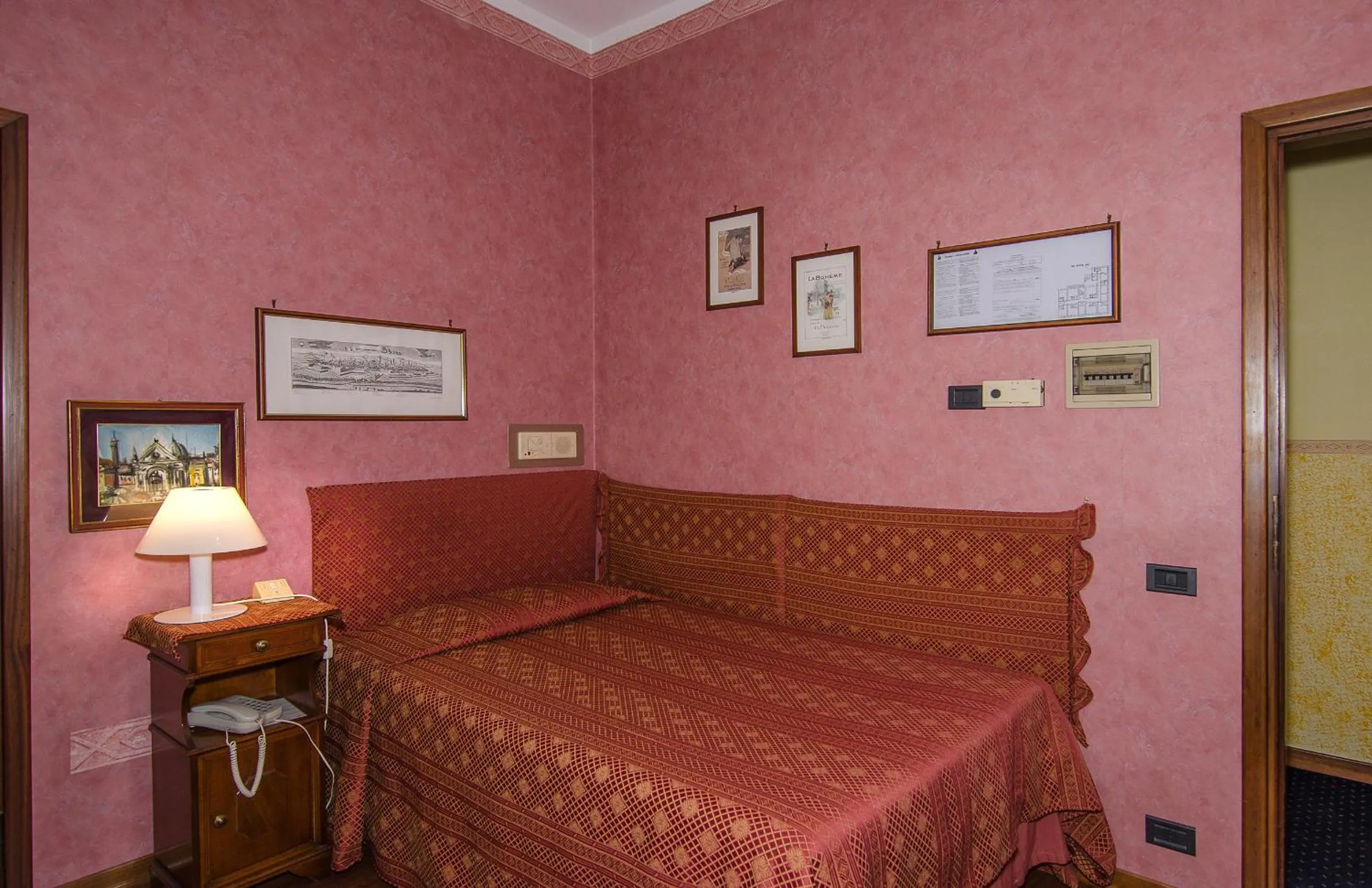 Photo of the whole room, Bed in Hotel Rex