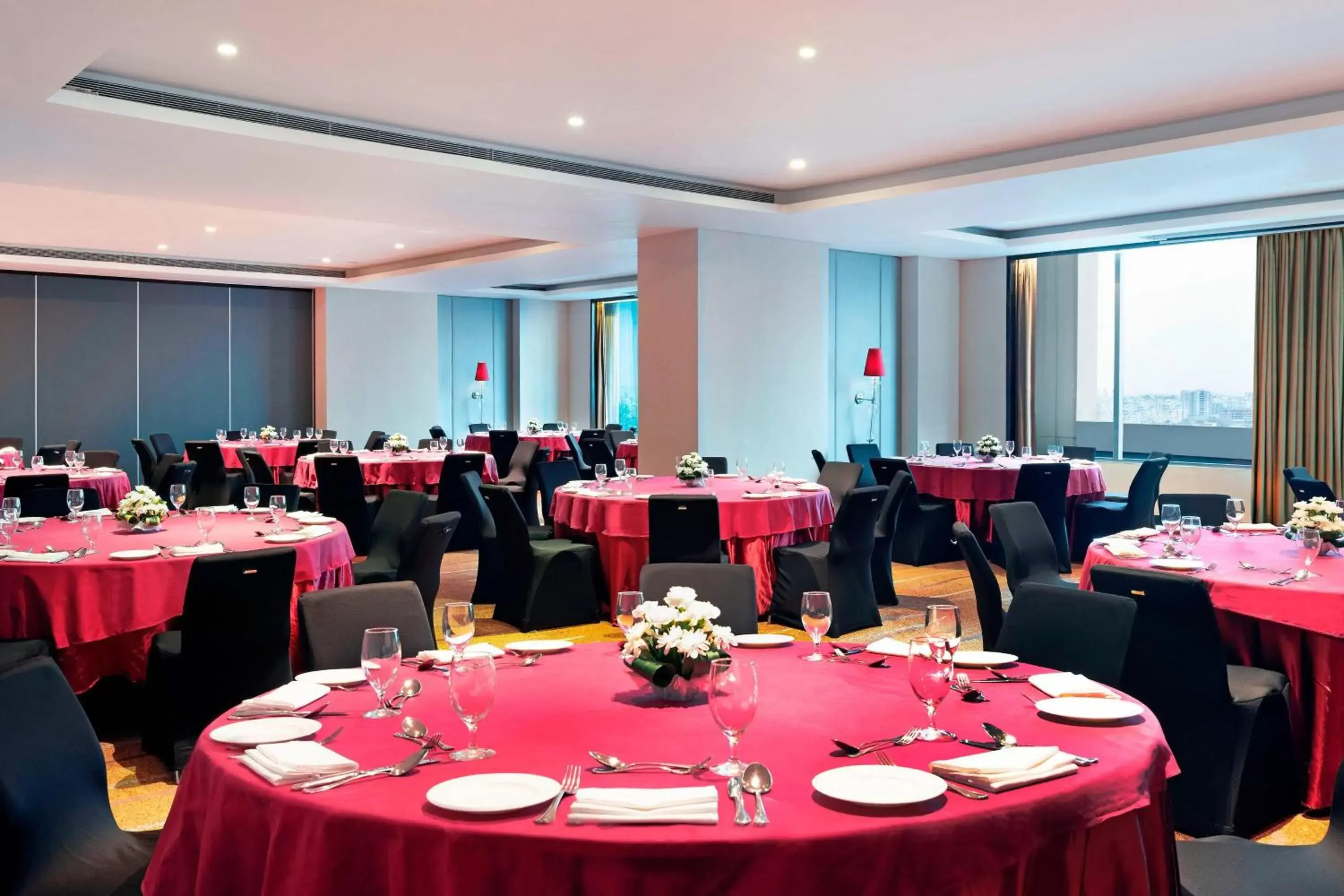 Meeting/conference room, Restaurant/Places to Eat in Le Meridien Dhaka