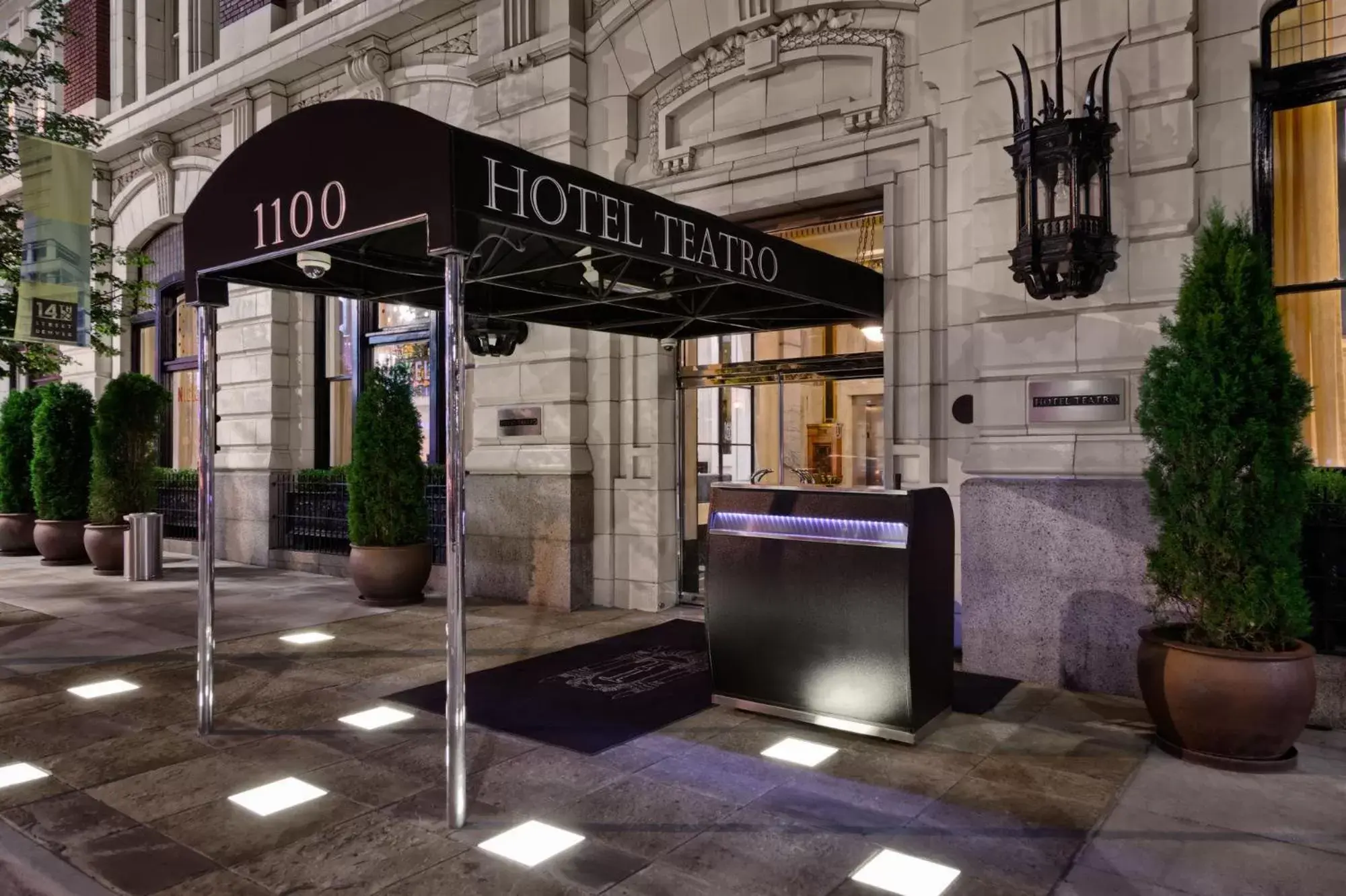 Facade/entrance in Hotel Teatro