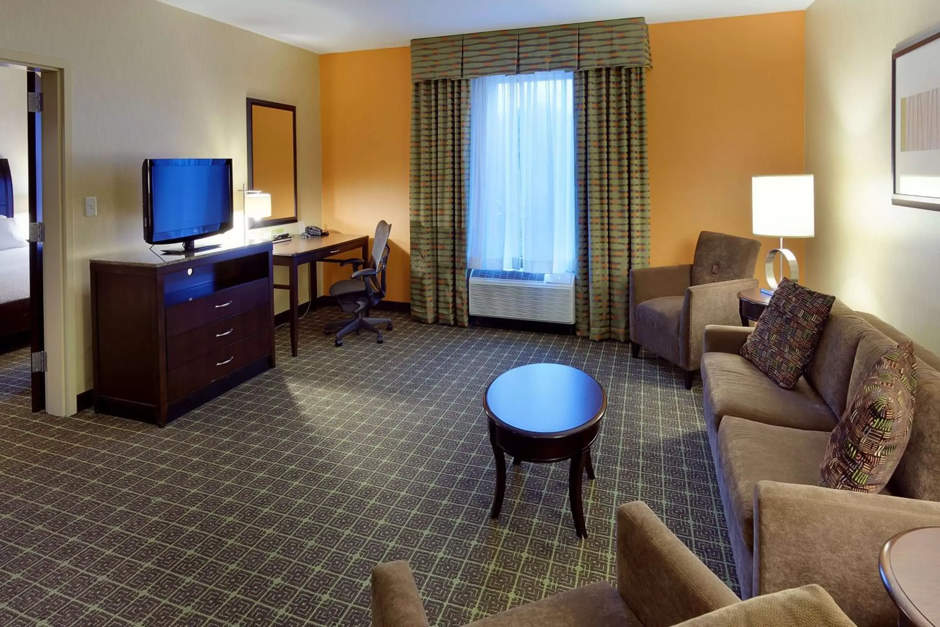 Bedroom, Seating Area in Hilton Garden Inn Springfield, MO