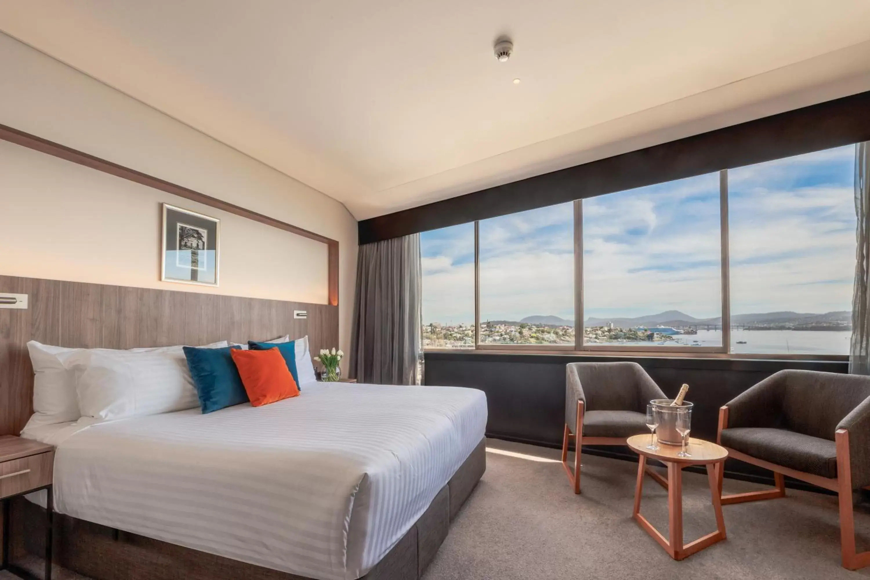 Deluxe King Room with Harbor View in Wrest Point
