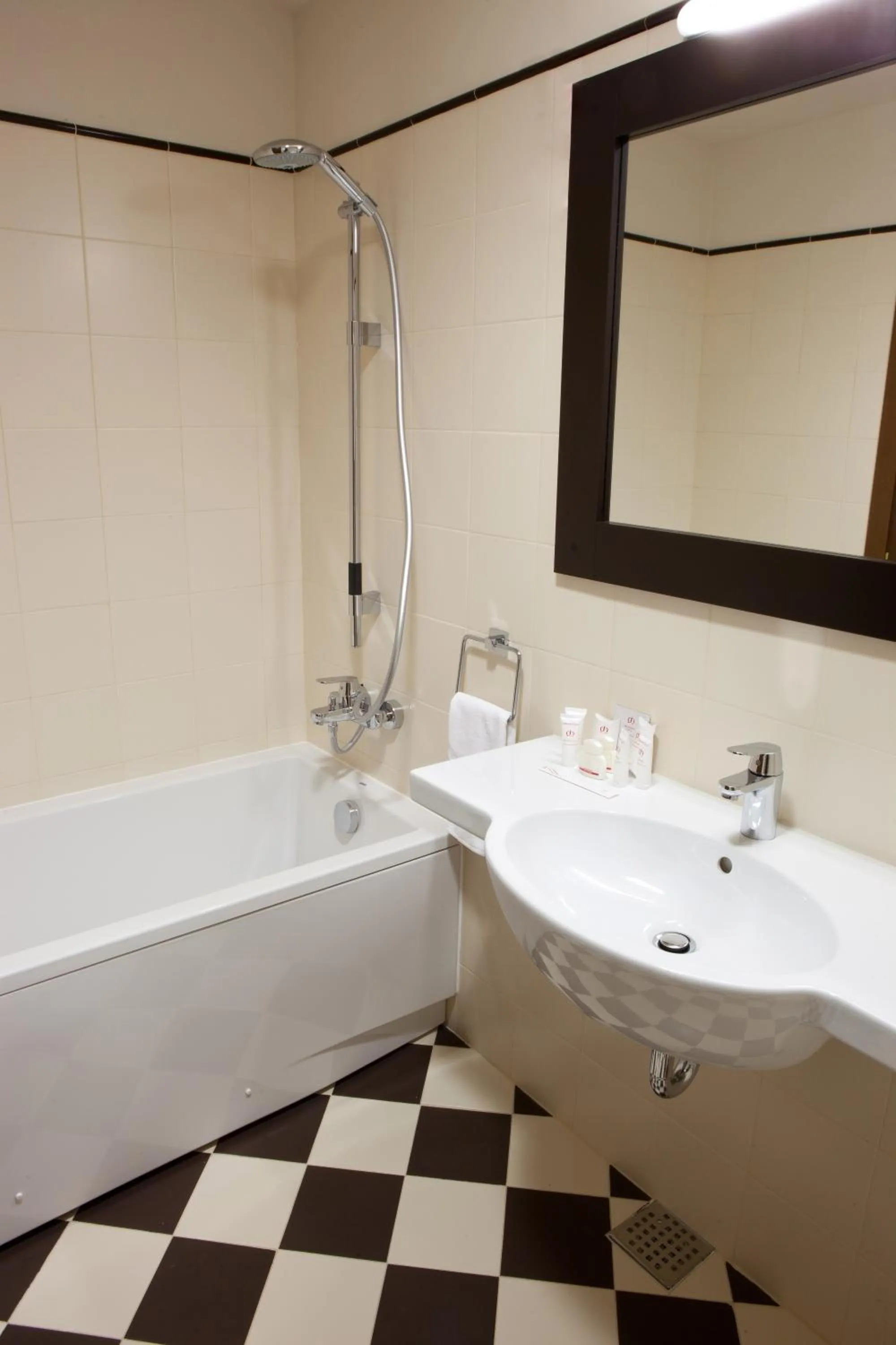 Bathroom in Europa Royale Bucharest