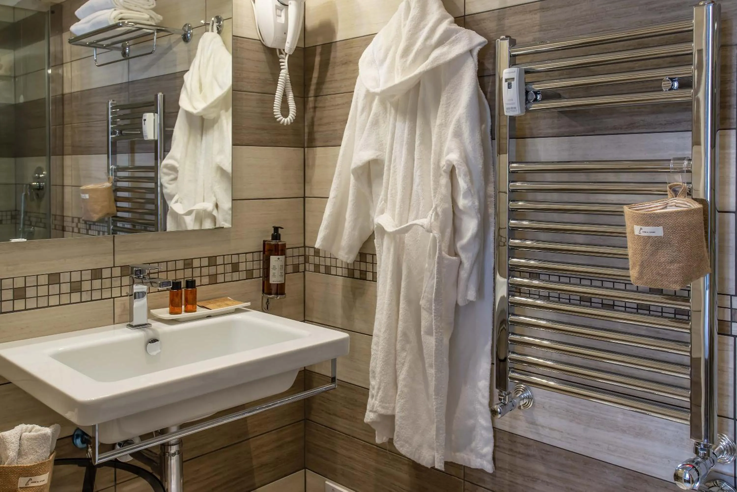 Shower in Rome Central Rooms