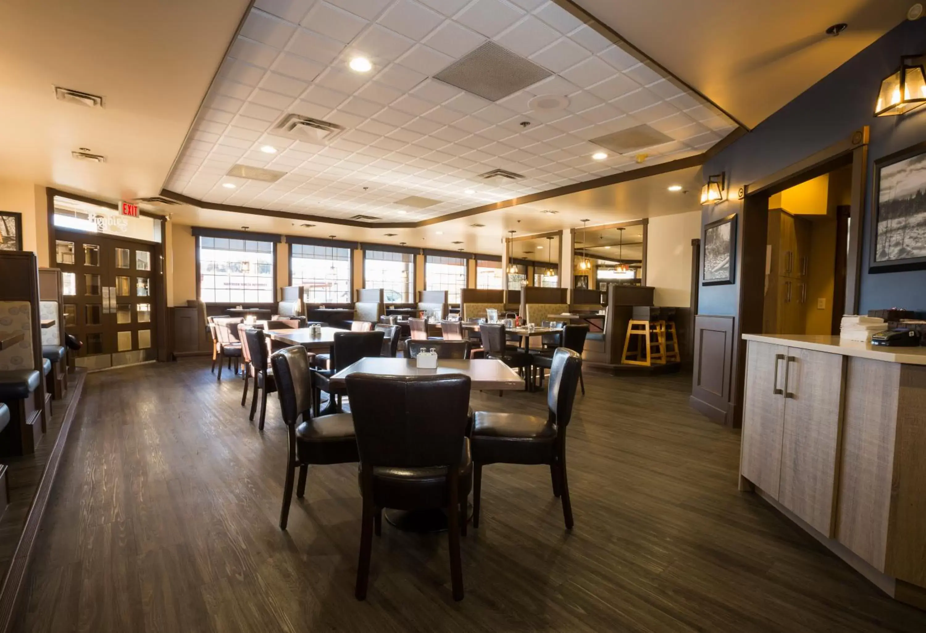 Restaurant/Places to Eat in Tower Inn & Suites