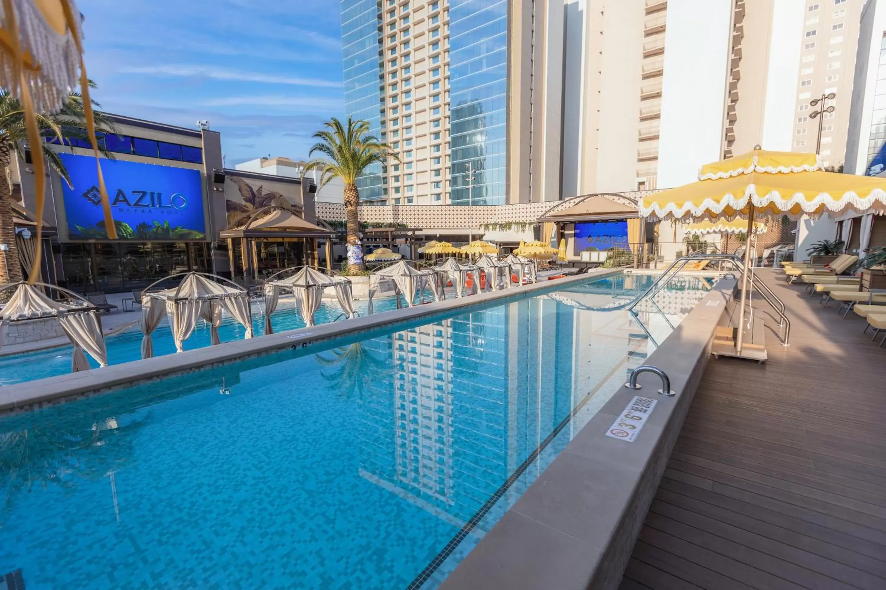 Swimming Pool in SAHARA Las Vegas