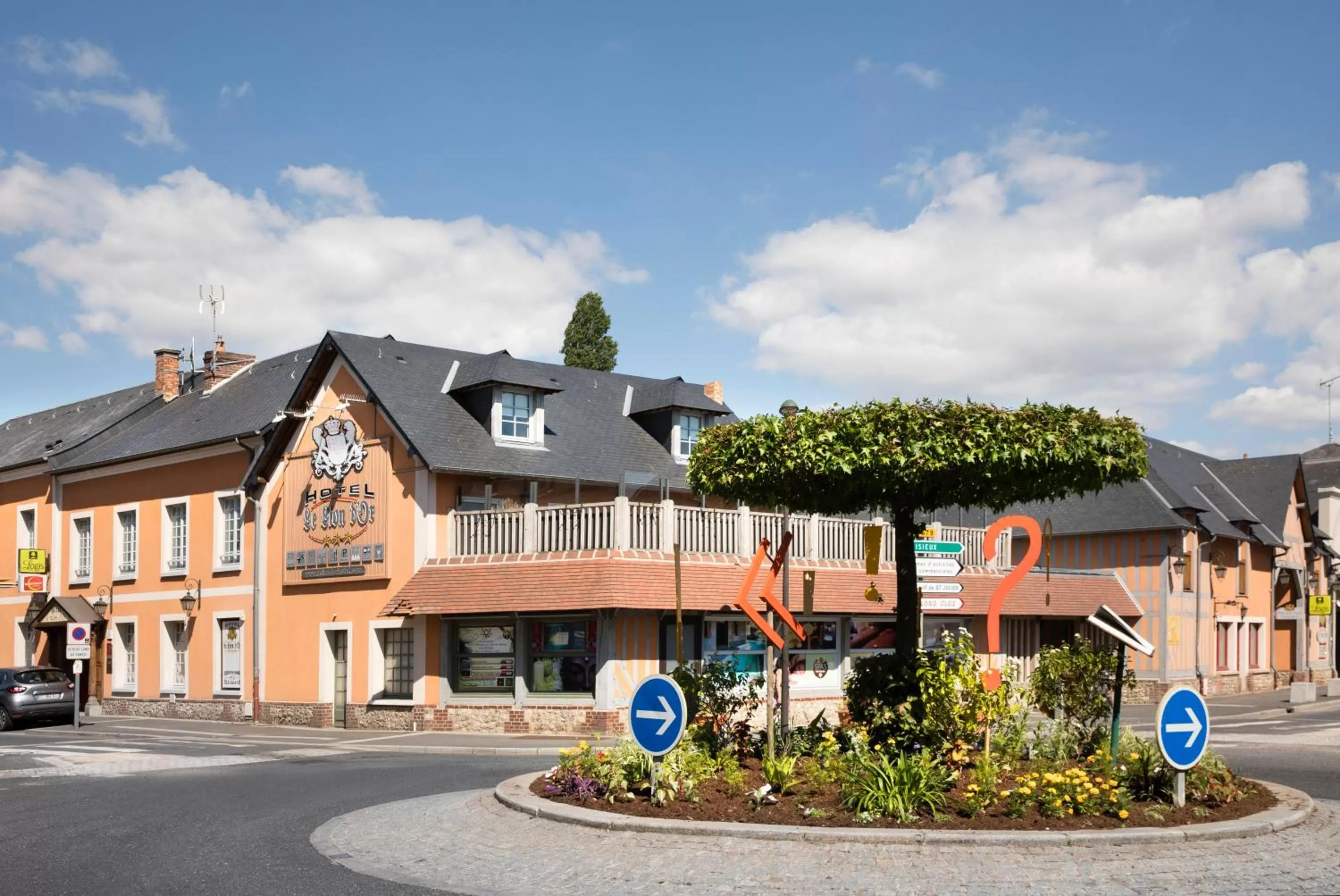 Facade/entrance in Hotel et Spa Le Lion d'Or