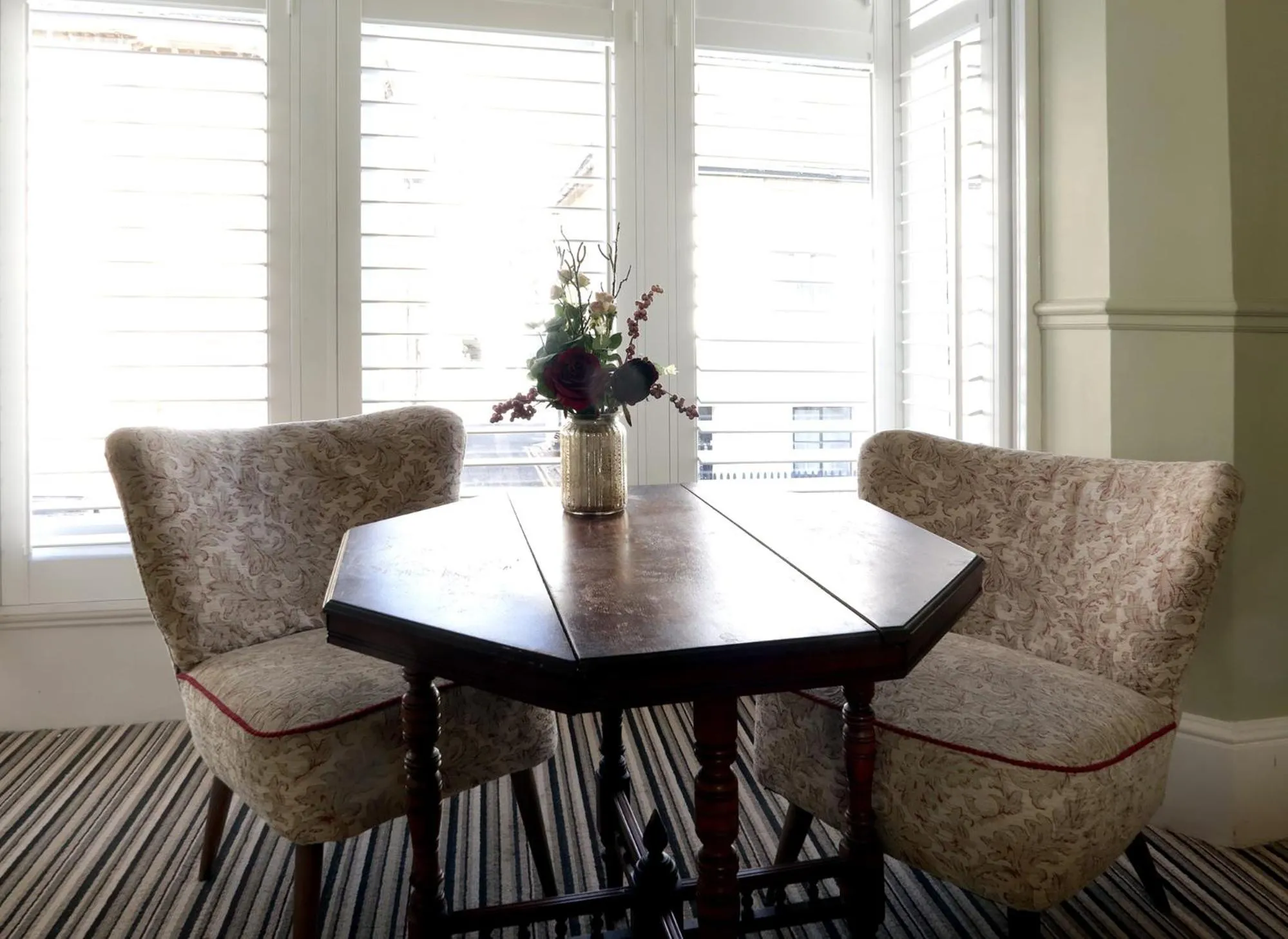 Seating area in The Southern Belle