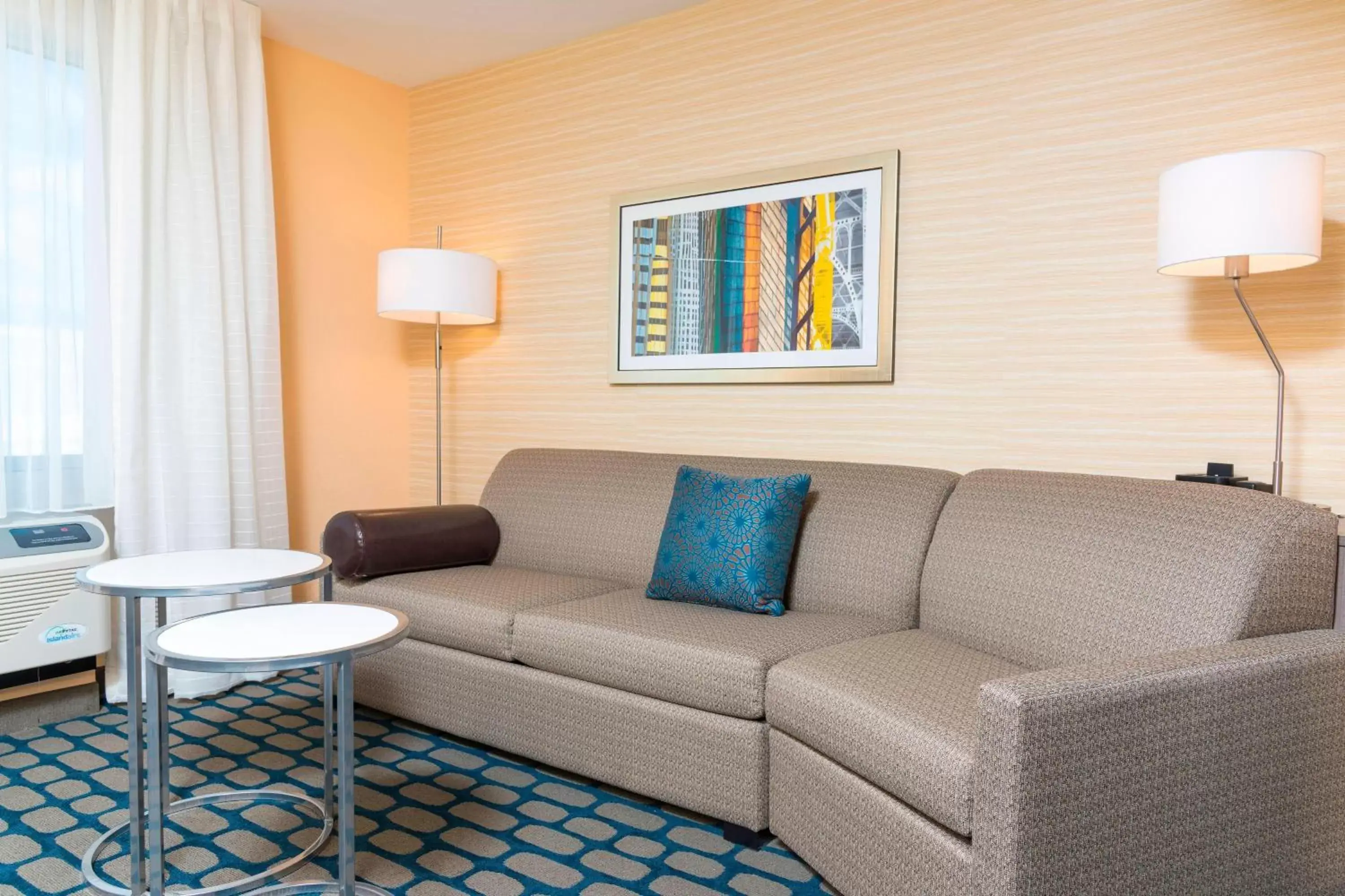 Living room, Seating Area in Fairfield Inn & Suites by Marriott Medina