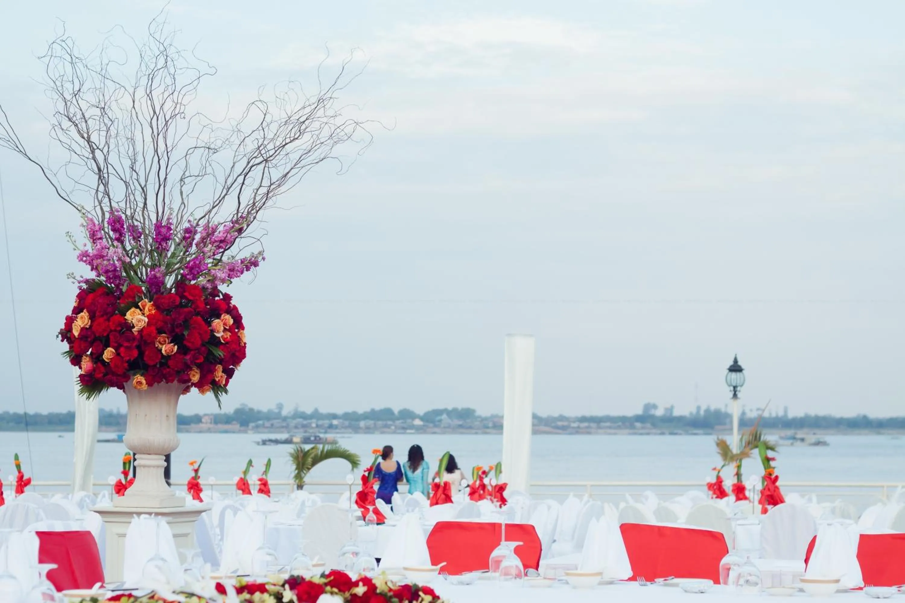Facade/entrance in Hotel Cambodiana