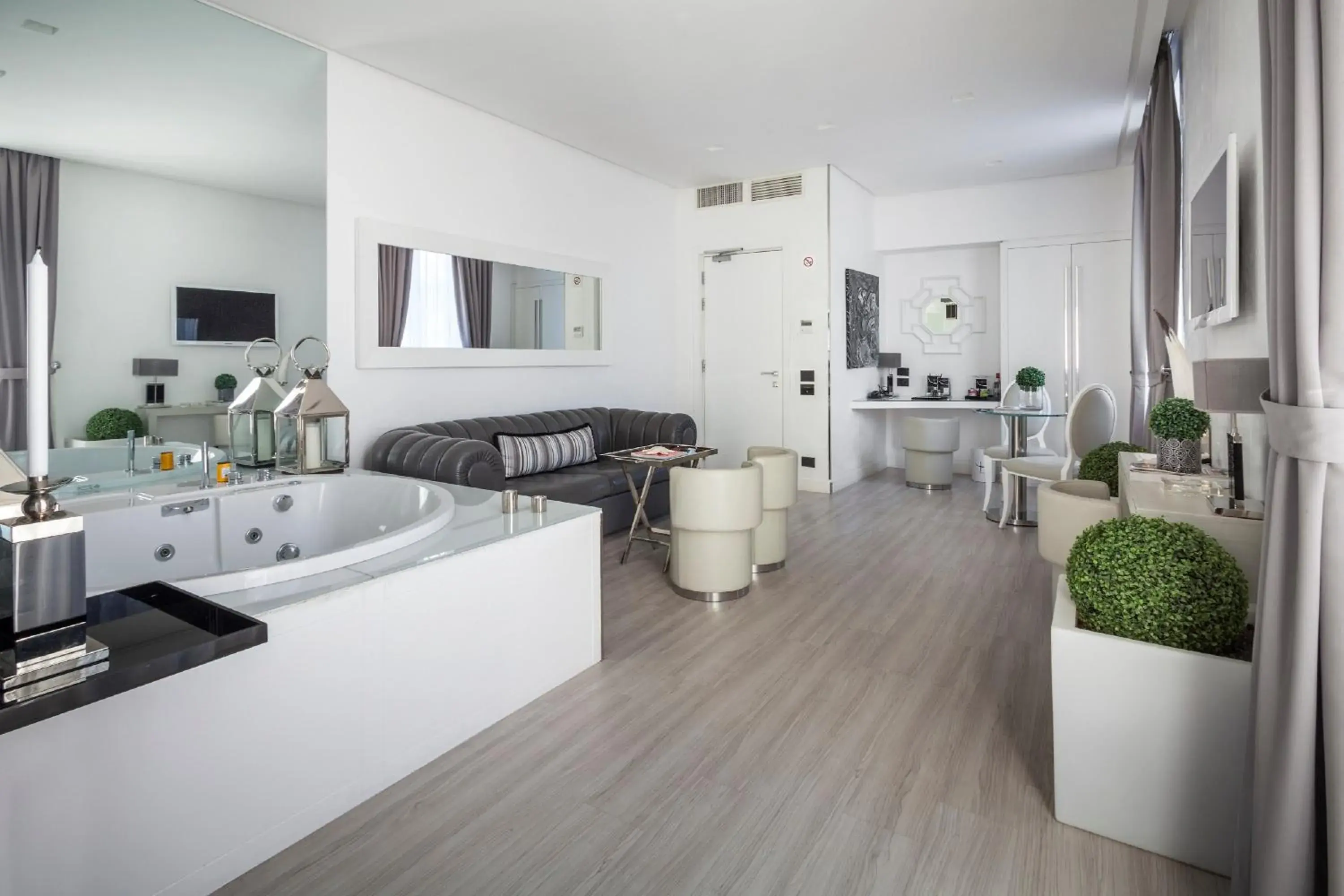 Living room, Bed in LHP Hotel Santa Margherita Palace & SPA Living room, Bed in LHP Hotel Santa Margherita Palace & SPA