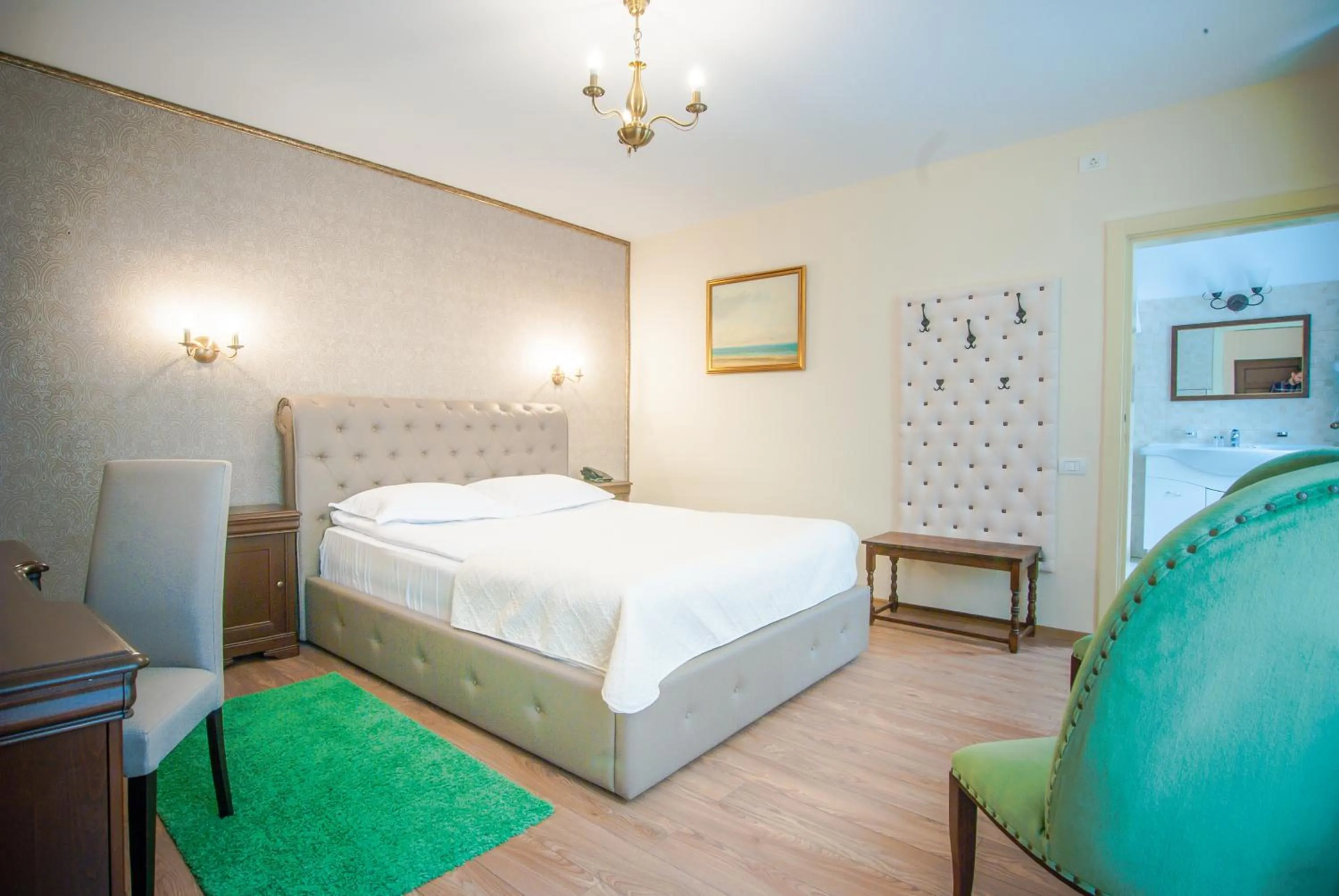 Photo of the whole room, Bed in Safrano Palace