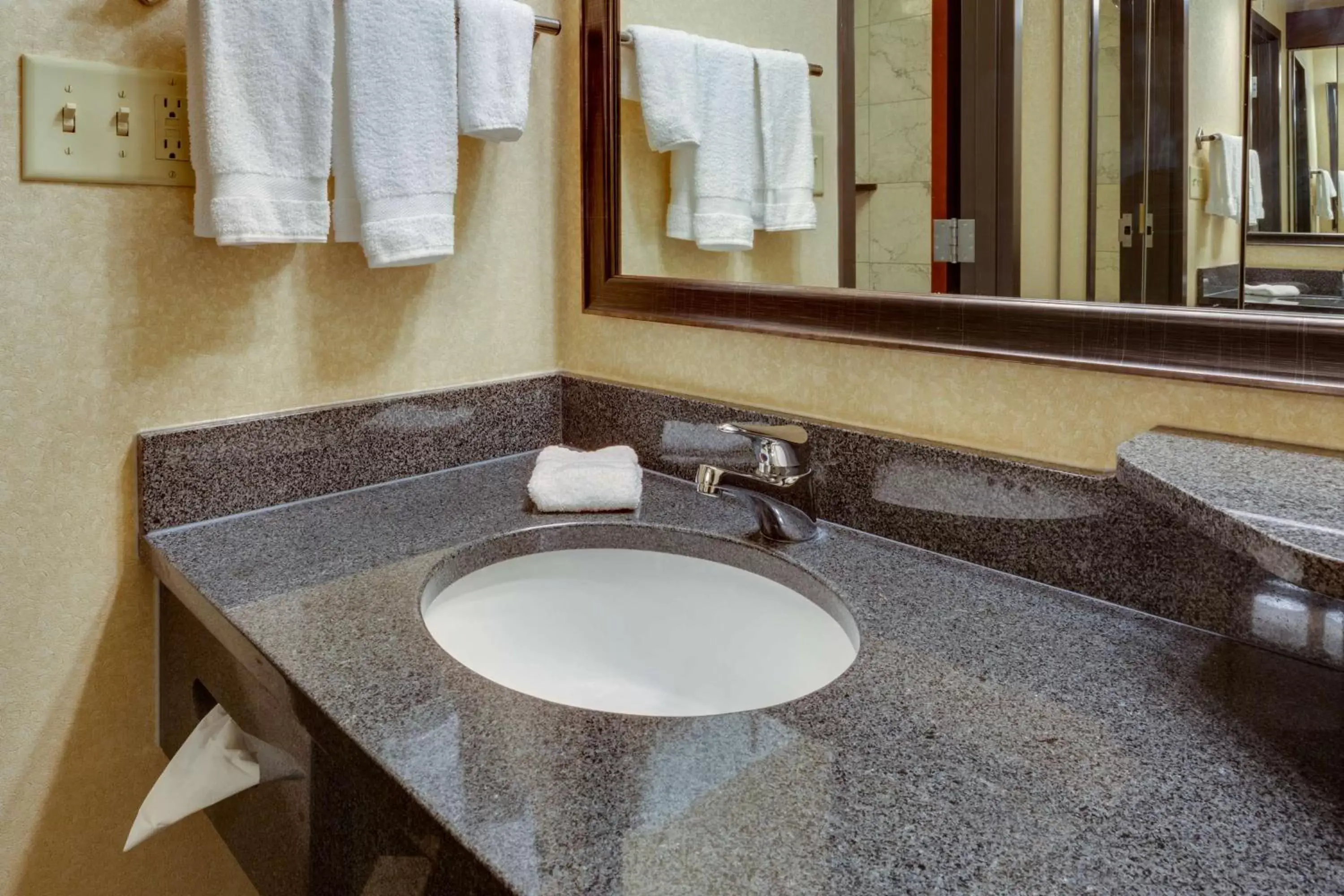 Photo of the whole room, Bathroom in Drury Inn & Suites Memphis Southaven