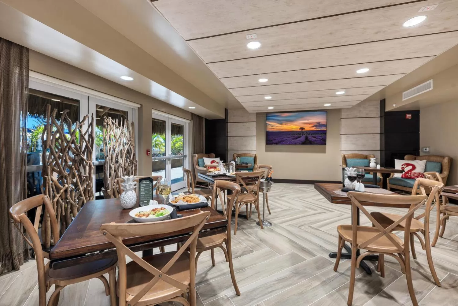 Restaurant/places to eat in Bayfront Inn 5th Avenue