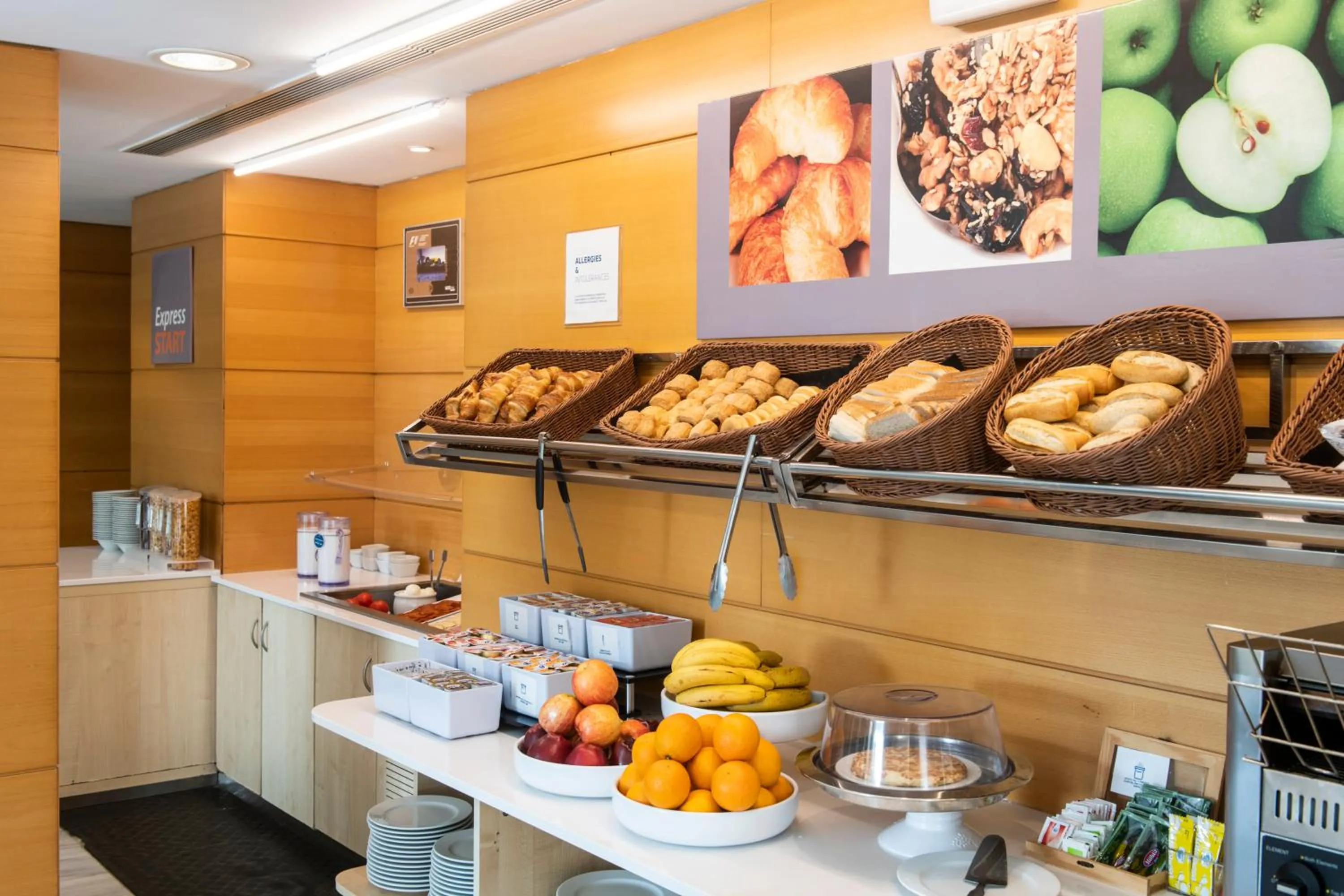 Breakfast in Holiday Inn Express Barcelona - Montmeló by IHG