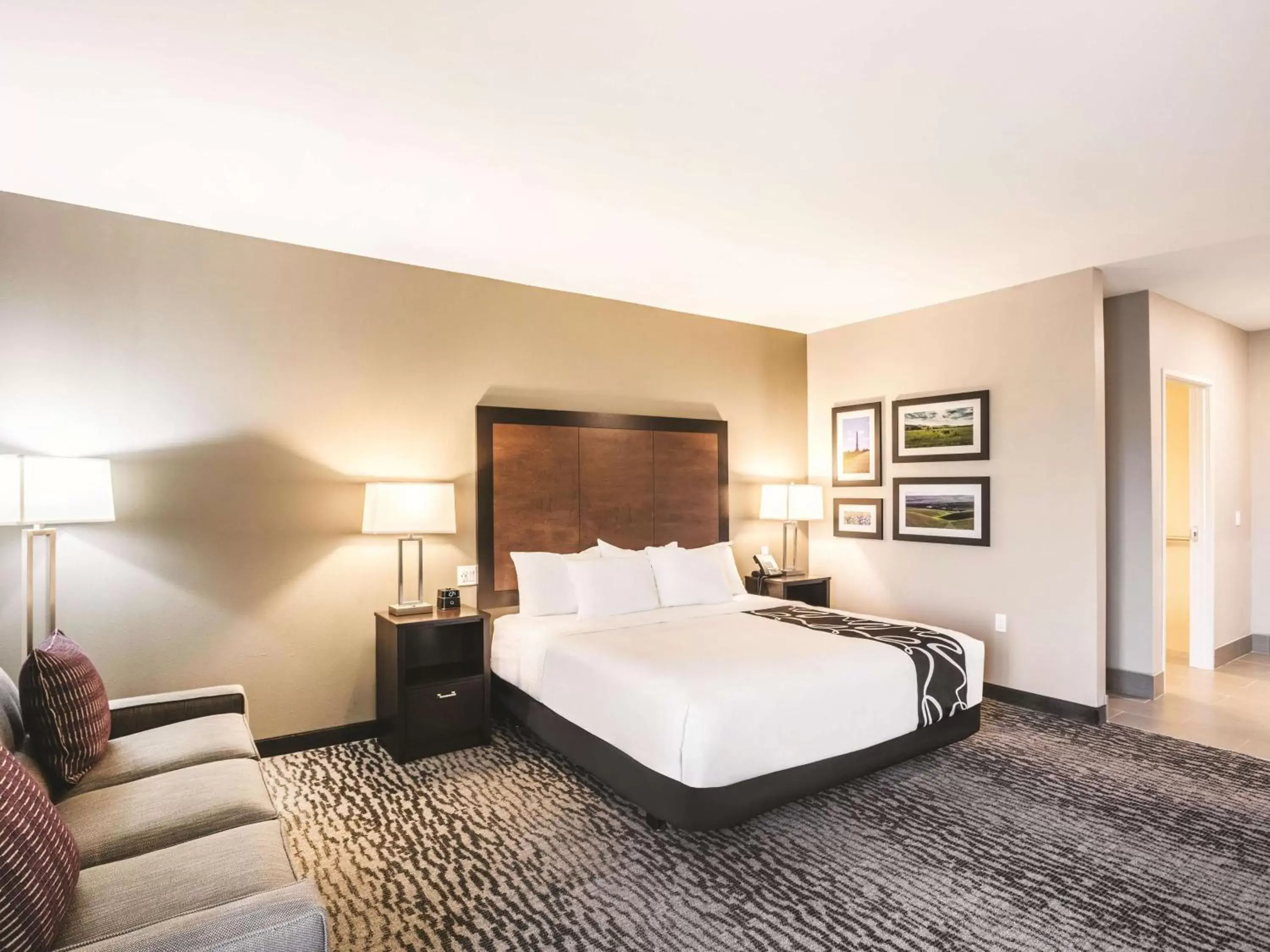 Photo of the whole room, Bed in La Quinta Inn & Suites by Wyndham Walla Walla