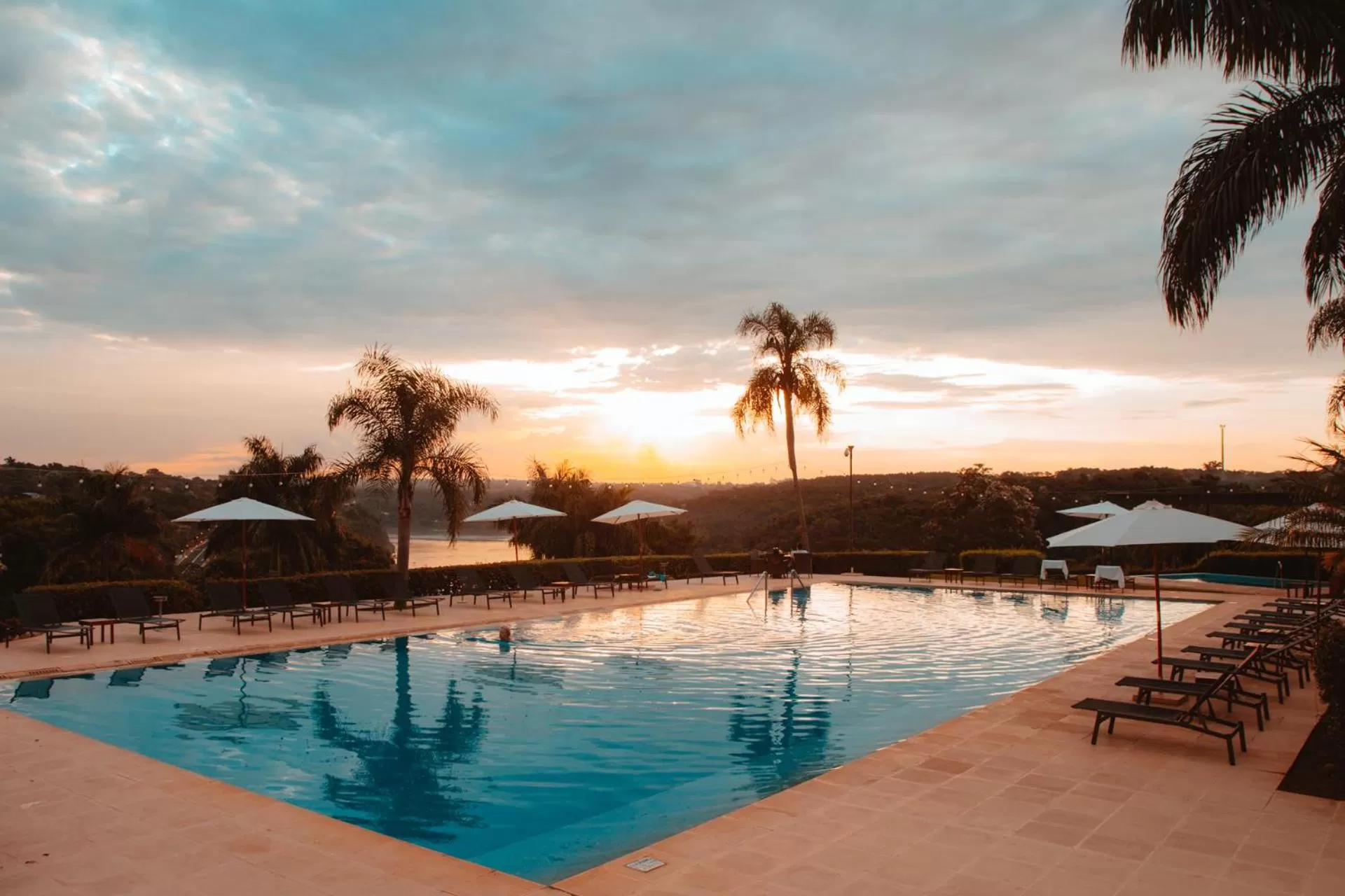 Swimming pool in Panoramic Grand - Iguazú