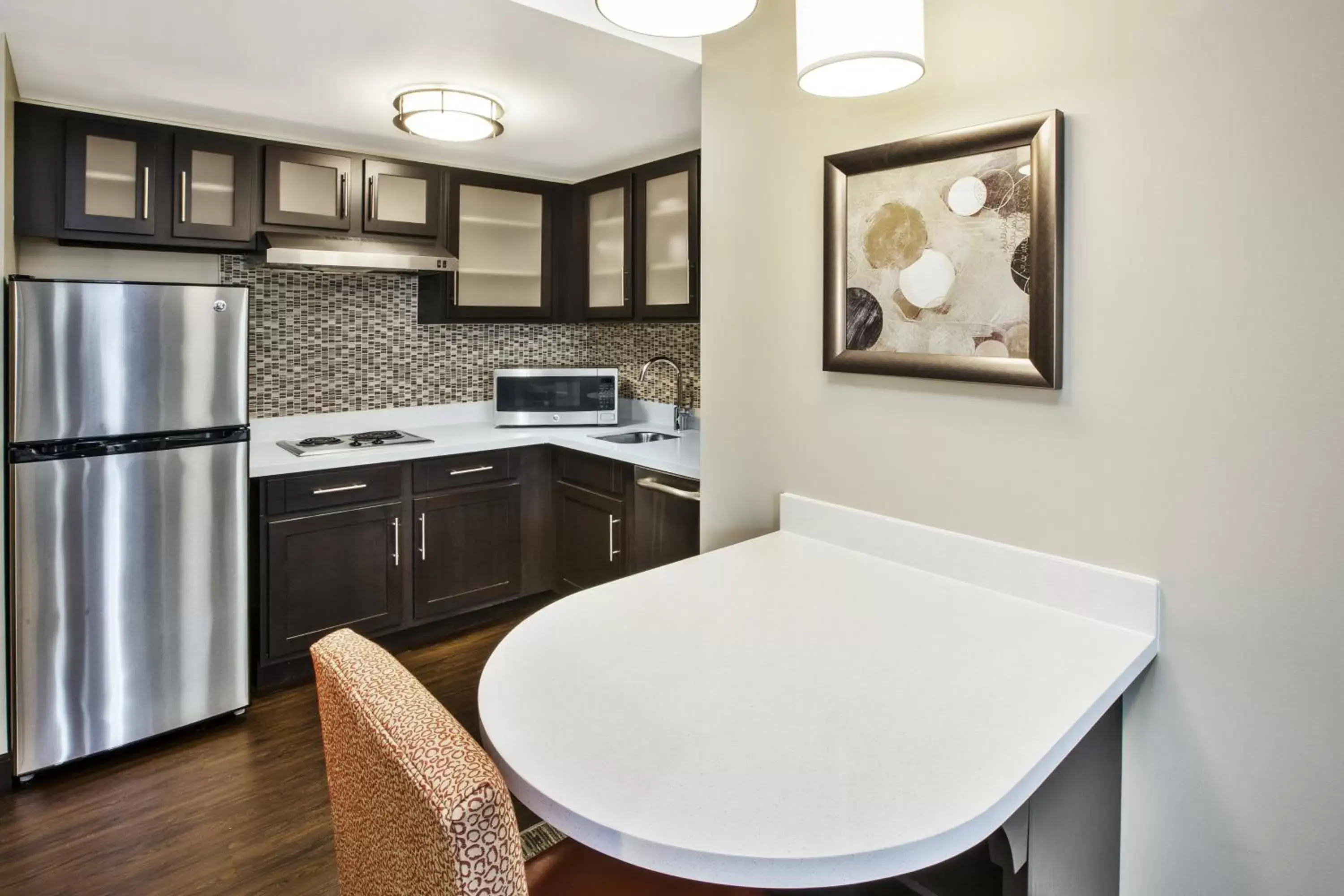 Photo of the whole room, Kitchen/Kitchenette in Staybridge Suites Cleveland Mayfield Heights Beachwood, an IHG Hotel