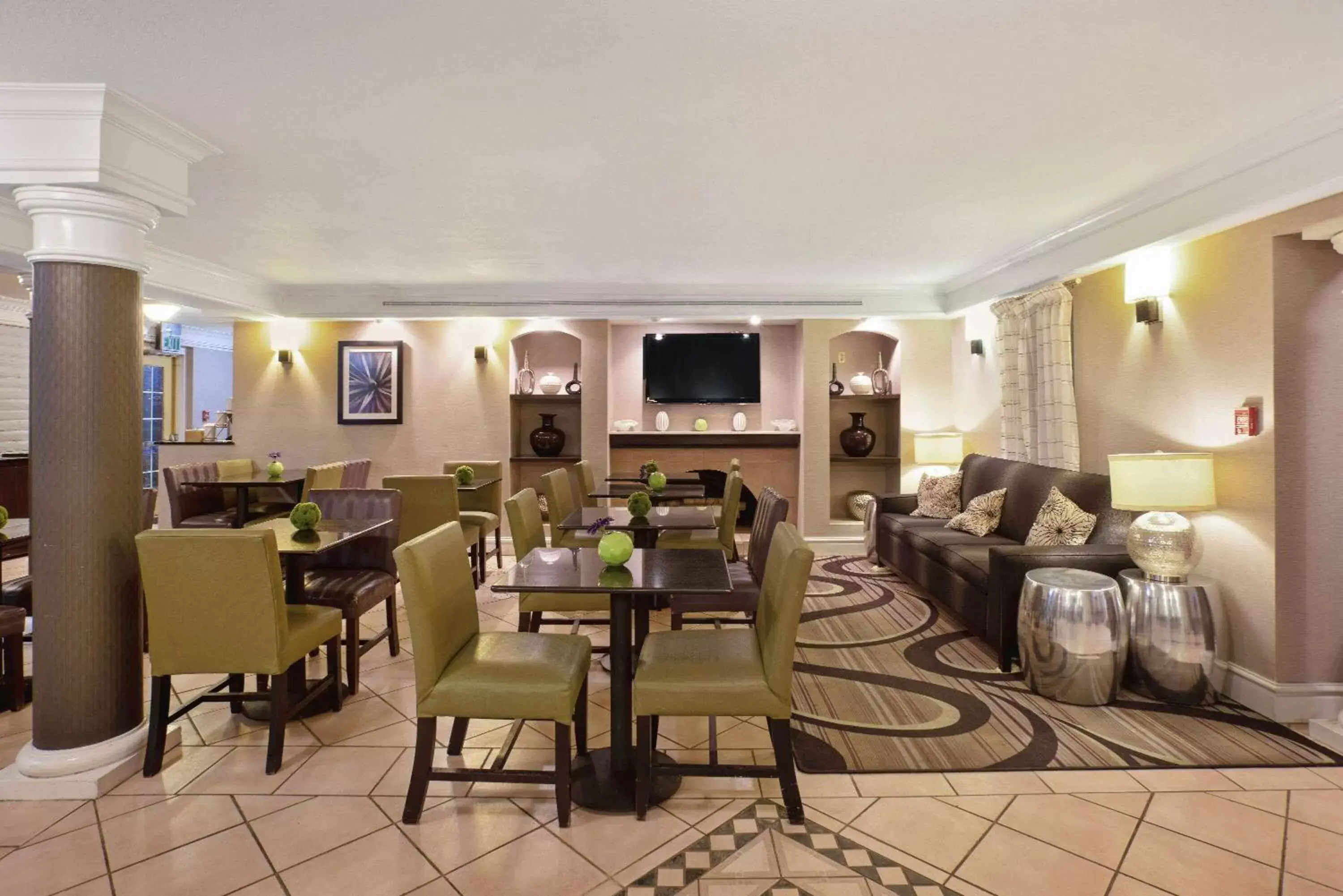 Lobby or reception, Restaurant/Places to Eat in La Quinta Inn by Wyndham Denver Golden