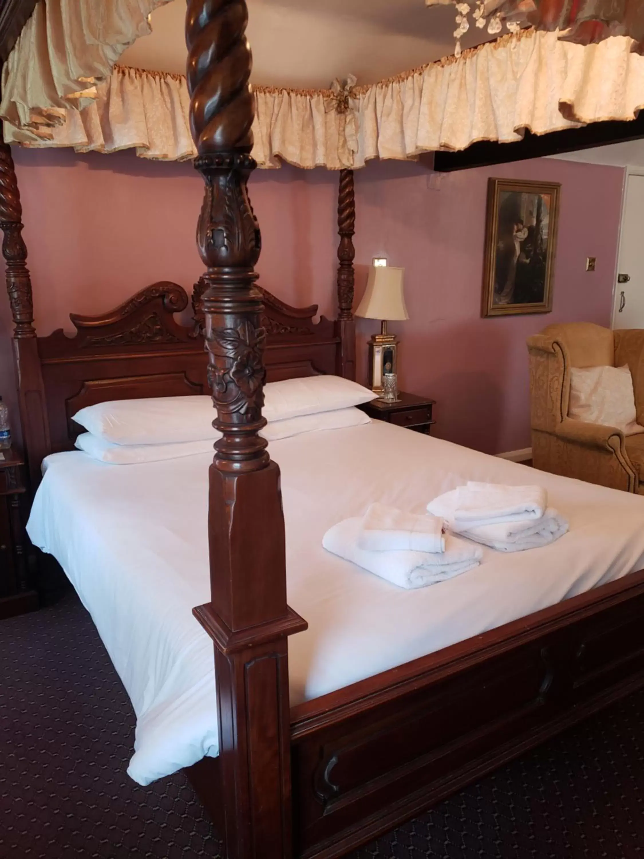 Bed in The Mary Arden Inn