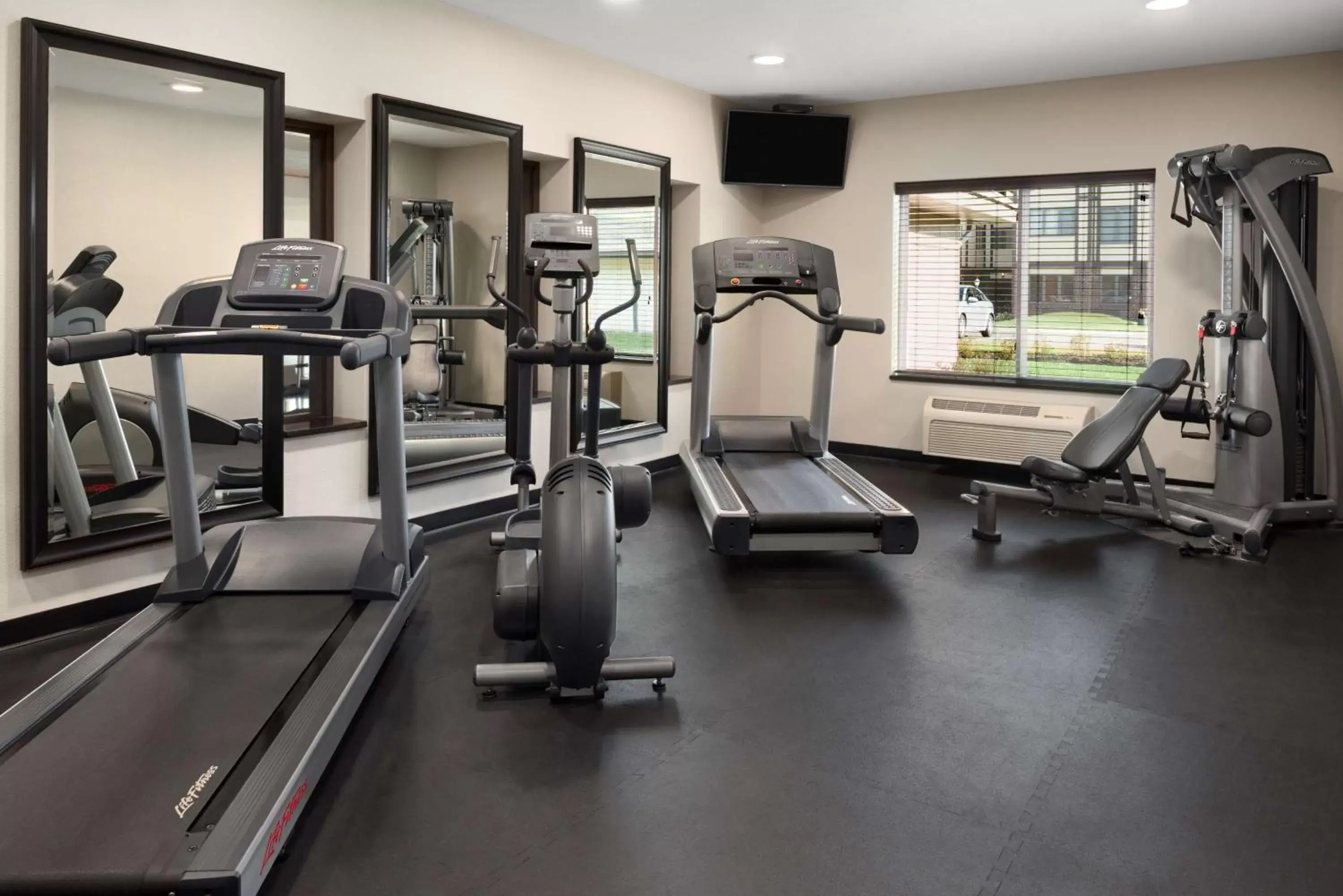 Activities, Fitness Center/Facilities in Country Inn & Suites by Radisson, St. Cloud West, MN