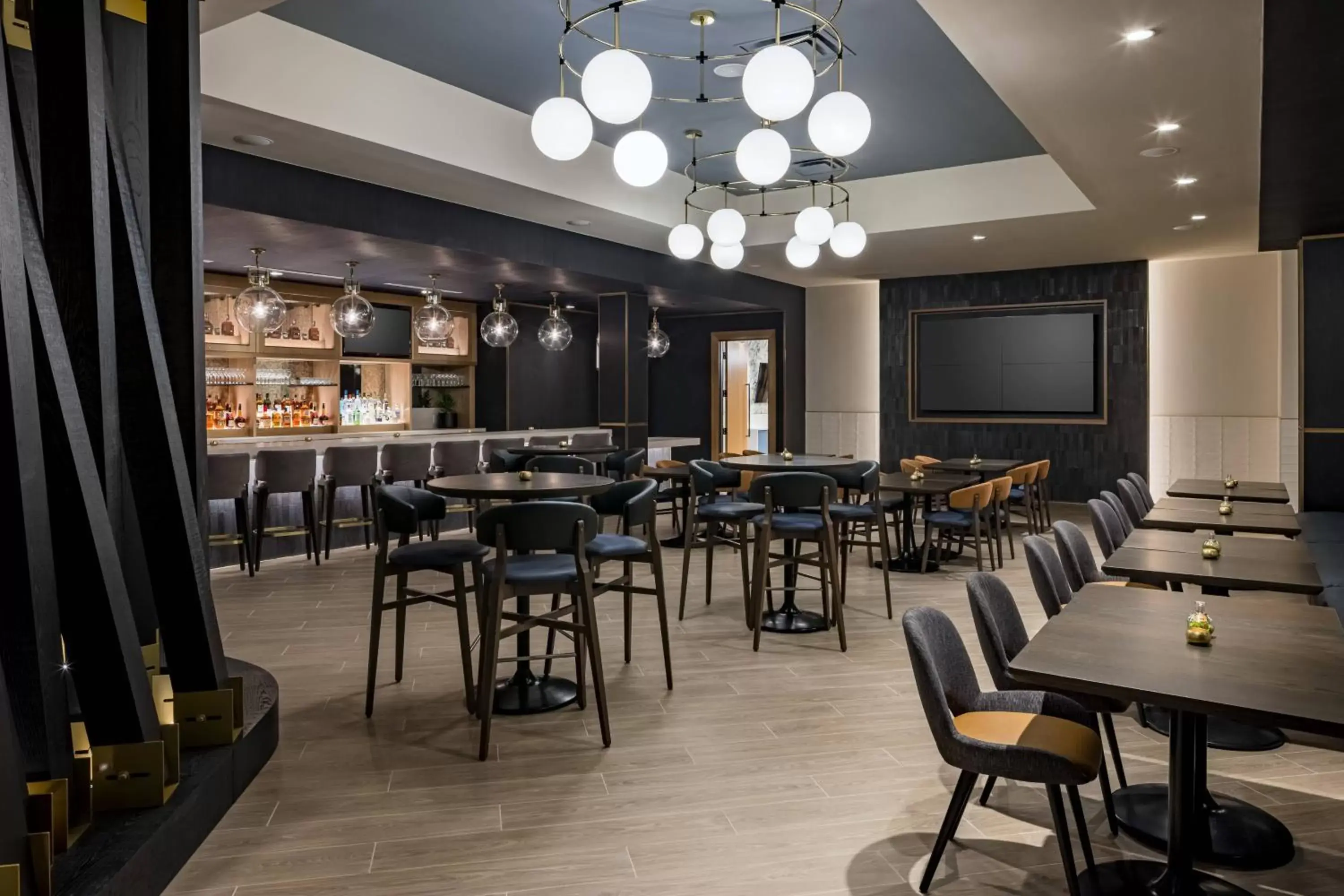 Kitchen or kitchenette, Restaurant/Places to Eat in Richmond Marriott