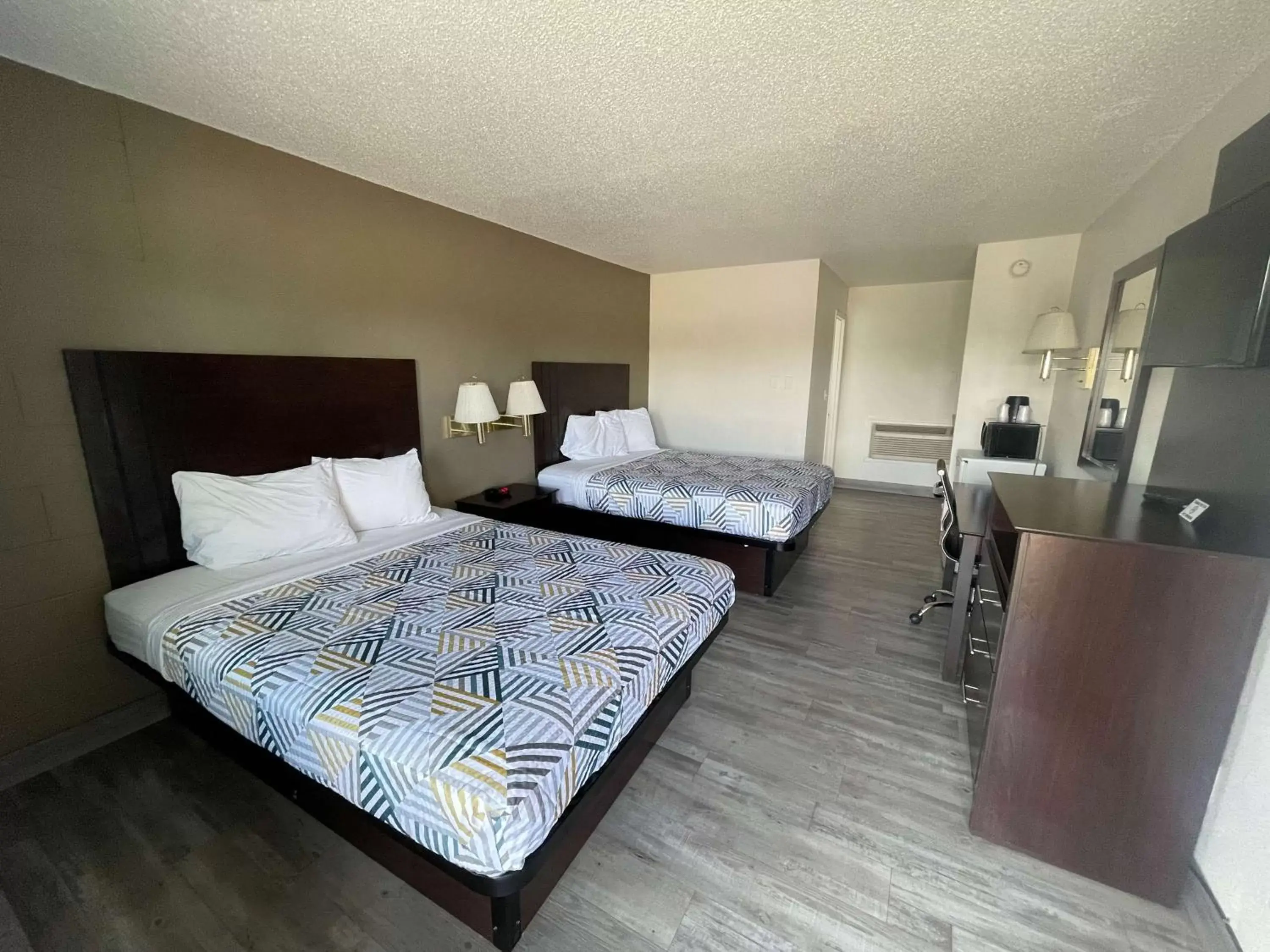 Queen Room with Two Queen Beds - Non-Smoking in Motel 6 Hermiston OR Umatilla Queen Room with Two Queen Beds - Non-Smoking in Motel 6 Hermiston OR Umatilla