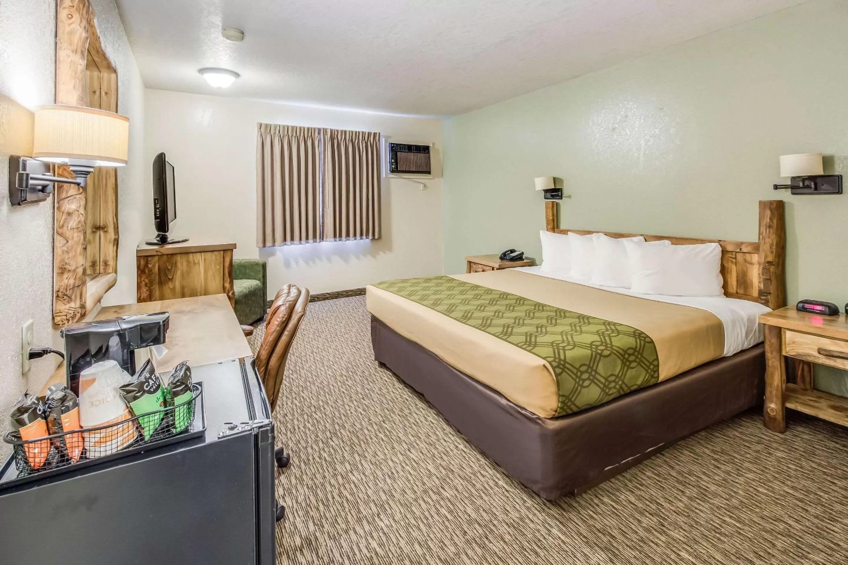 Photo of the whole room, Bed in Econo Lodge, Downtown Custer Near Custer State Park and Mt Rushmore