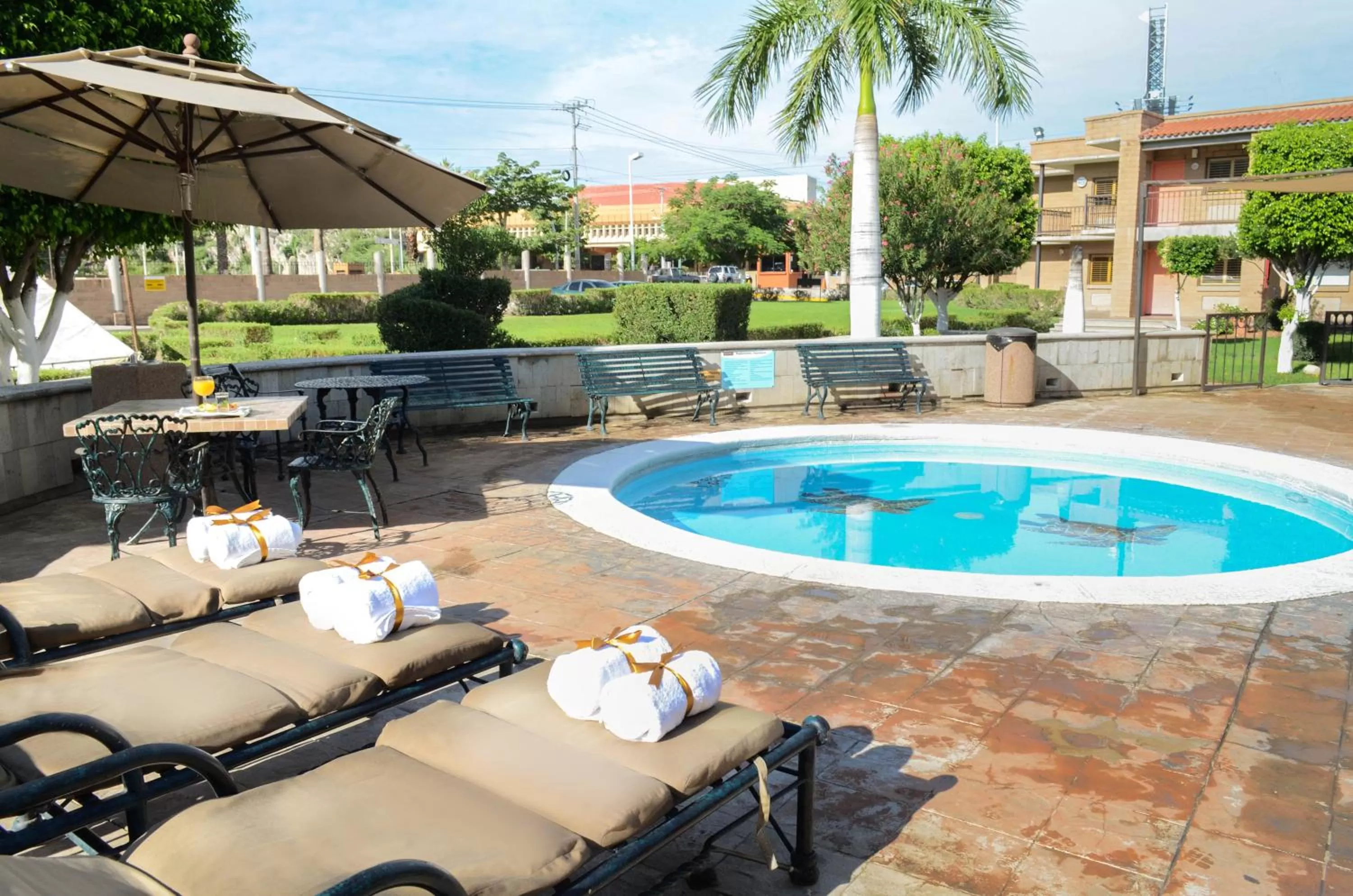 Swimming pool in Hotel Colonial Hermosillo