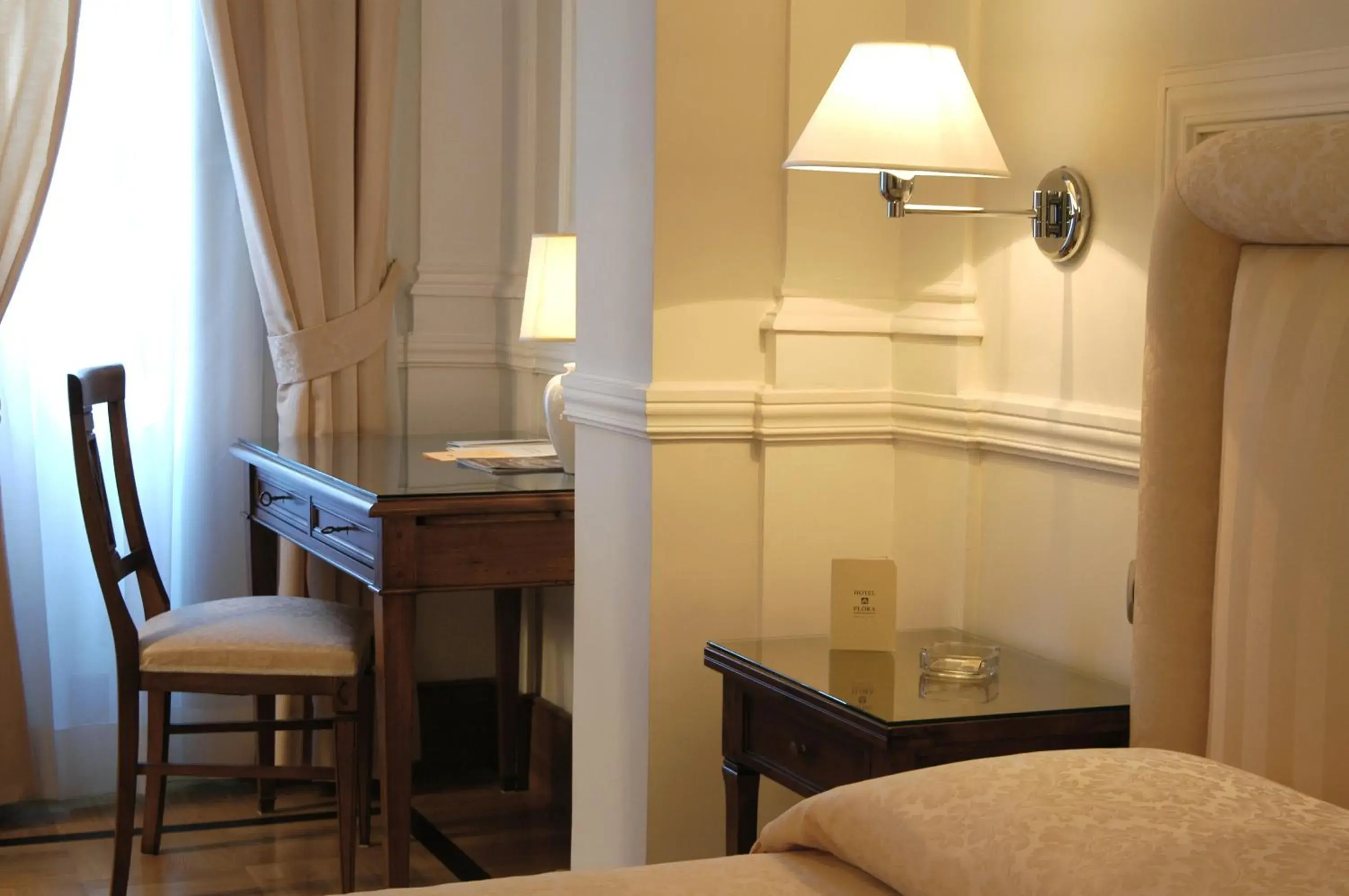 Twin Room in Hotel Flora Twin Room in Hotel Flora