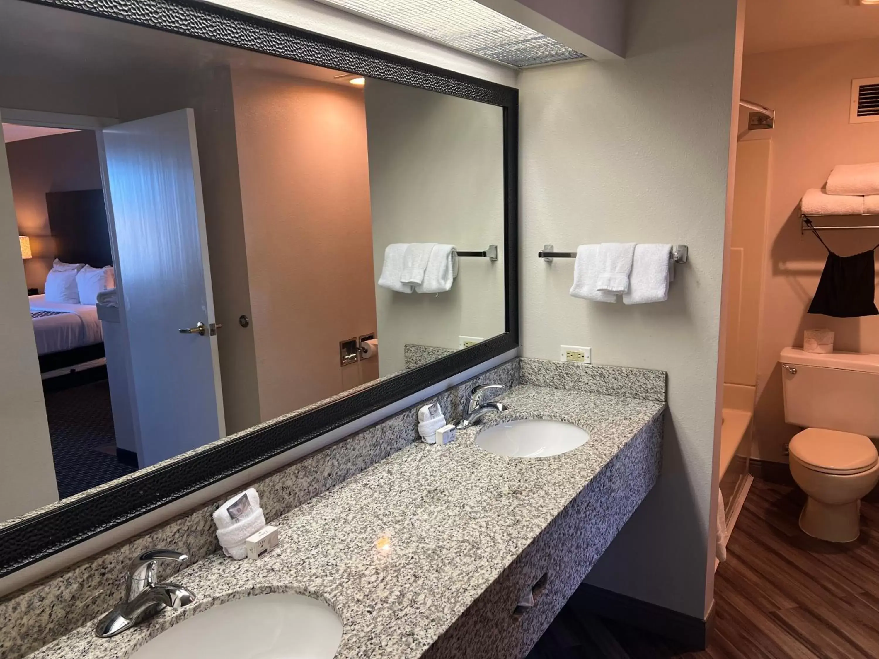 Bathroom in La Quinta by Wyndham Denver Englewood Tech Ctr