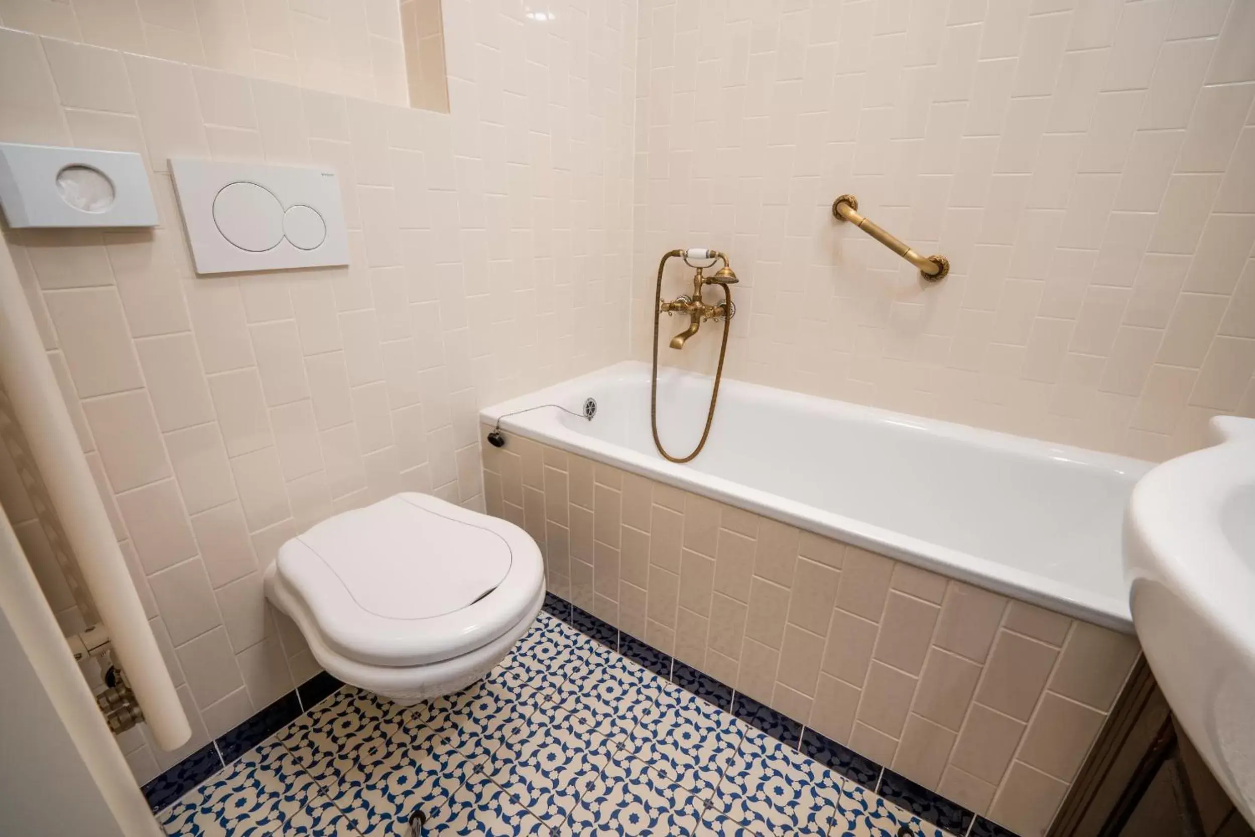 Standard Single Room in Hotel Grand Standard Single Room in Hotel Grand