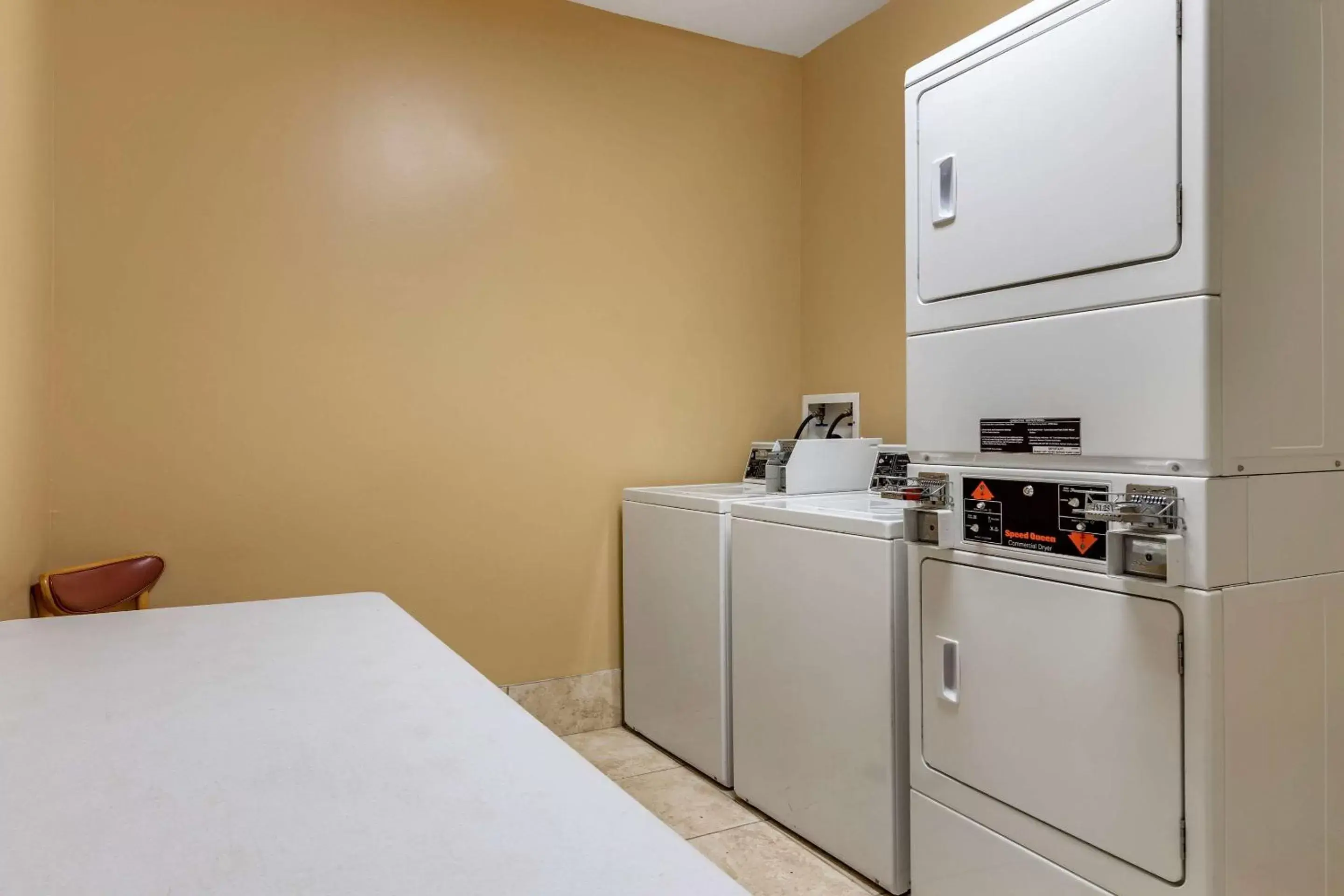laundry, Kitchen/Kitchenette in Comfort Inn and Suites Tifton