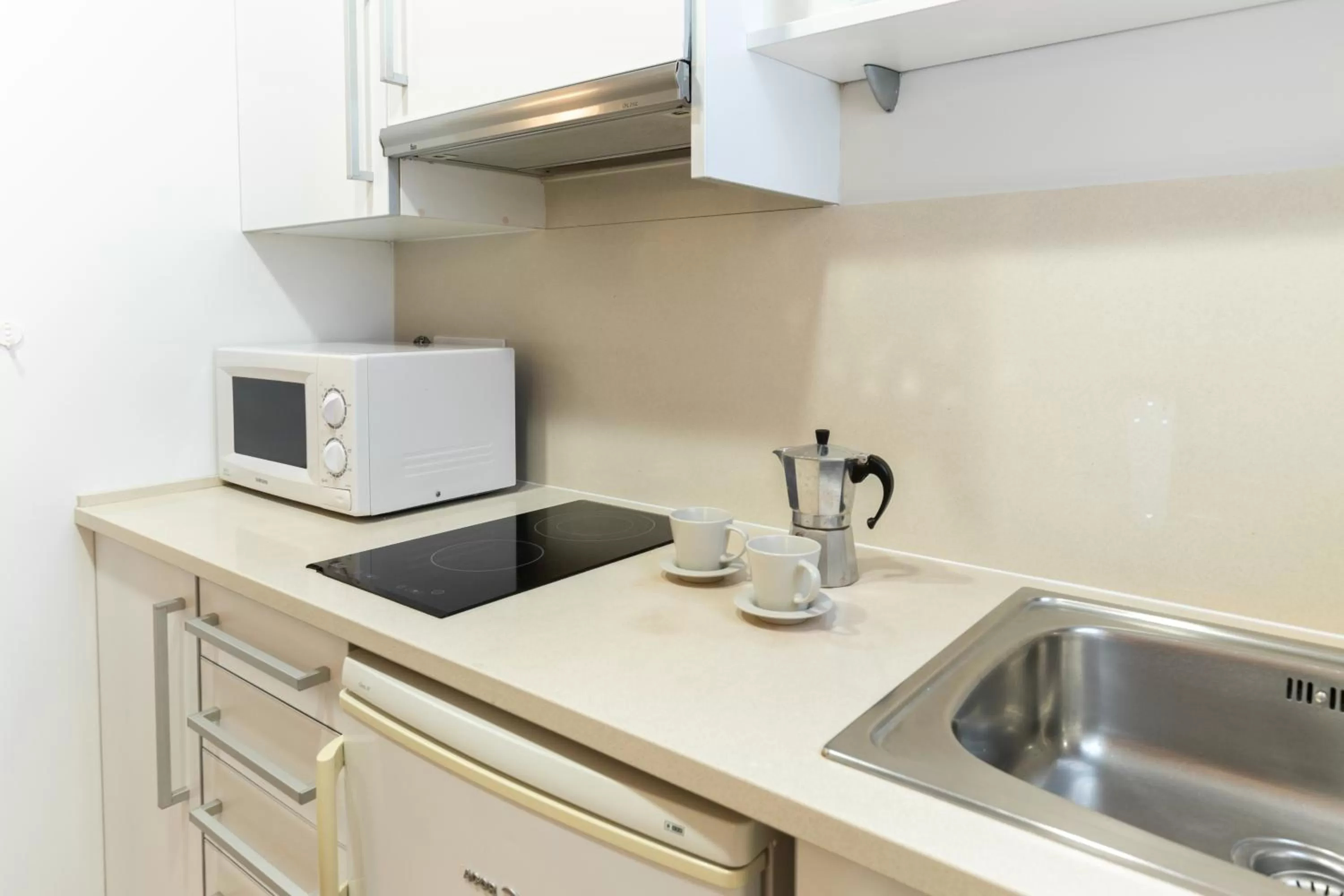 Coffee/tea facilities in Atica Apartments - by Weflating