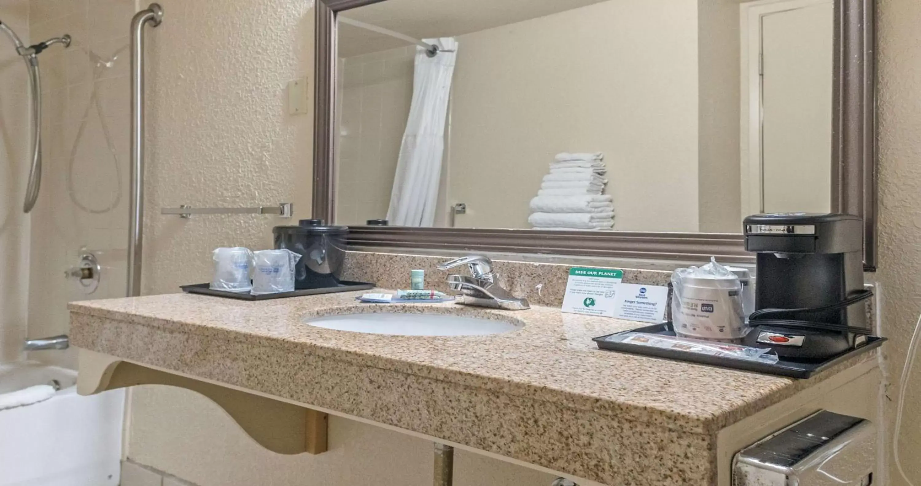 Bathroom in Best Western Roseville Inn