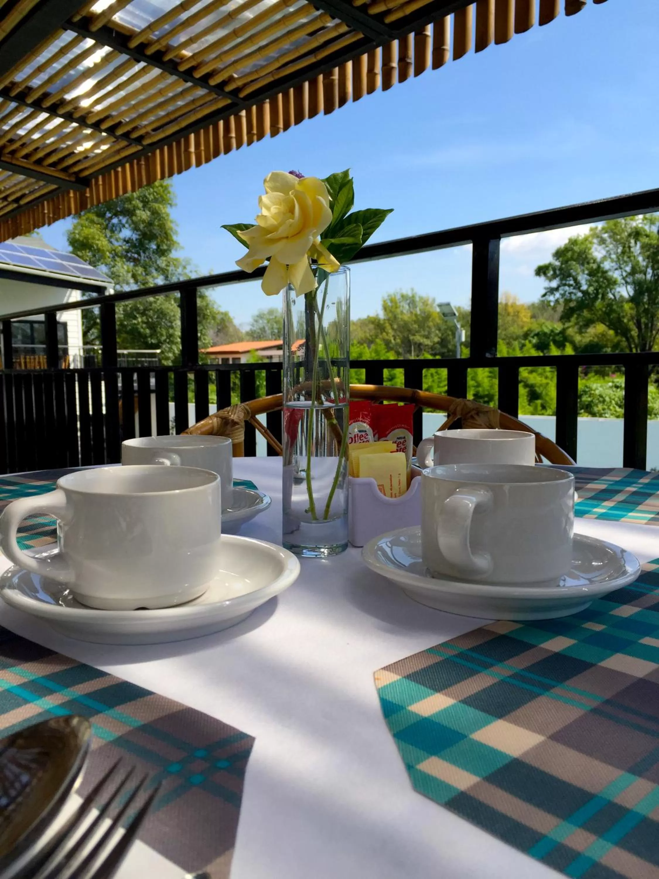 Restaurant/places to eat in Grand Gardenia