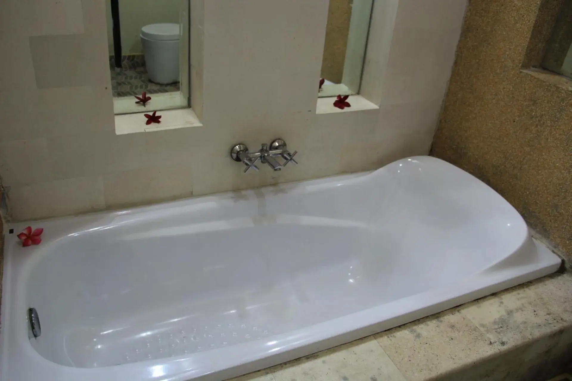 Bathroom in Puri Gopa Hotel