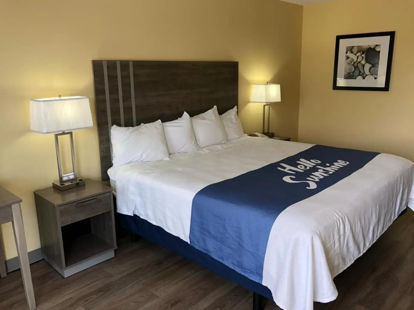 Queen Room - Non-Smoking in Days Inn by Wyndham Cape Carteret
